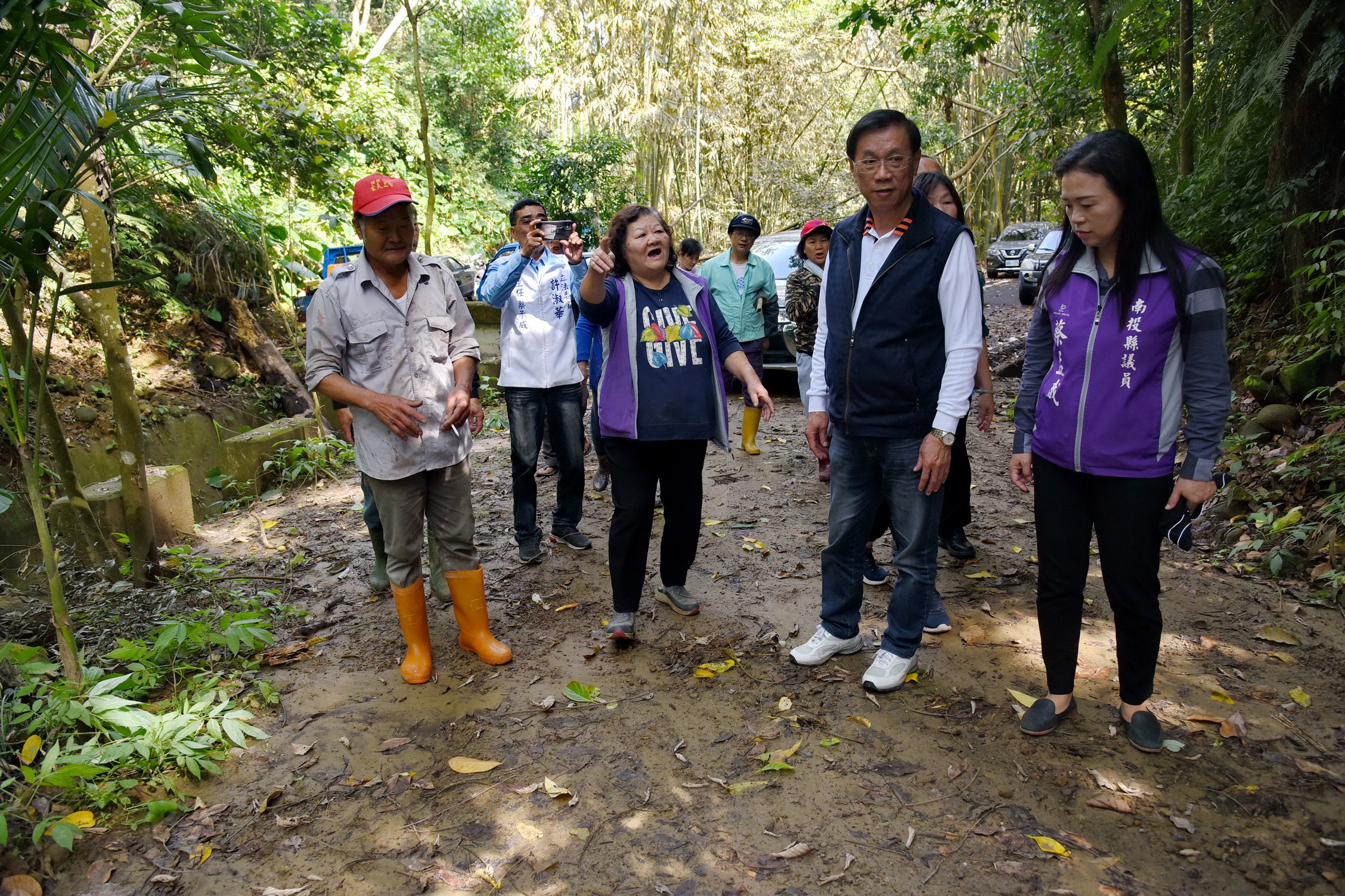 相關圖片3-林縣長會勘竹山農路及野溪 指示速改善