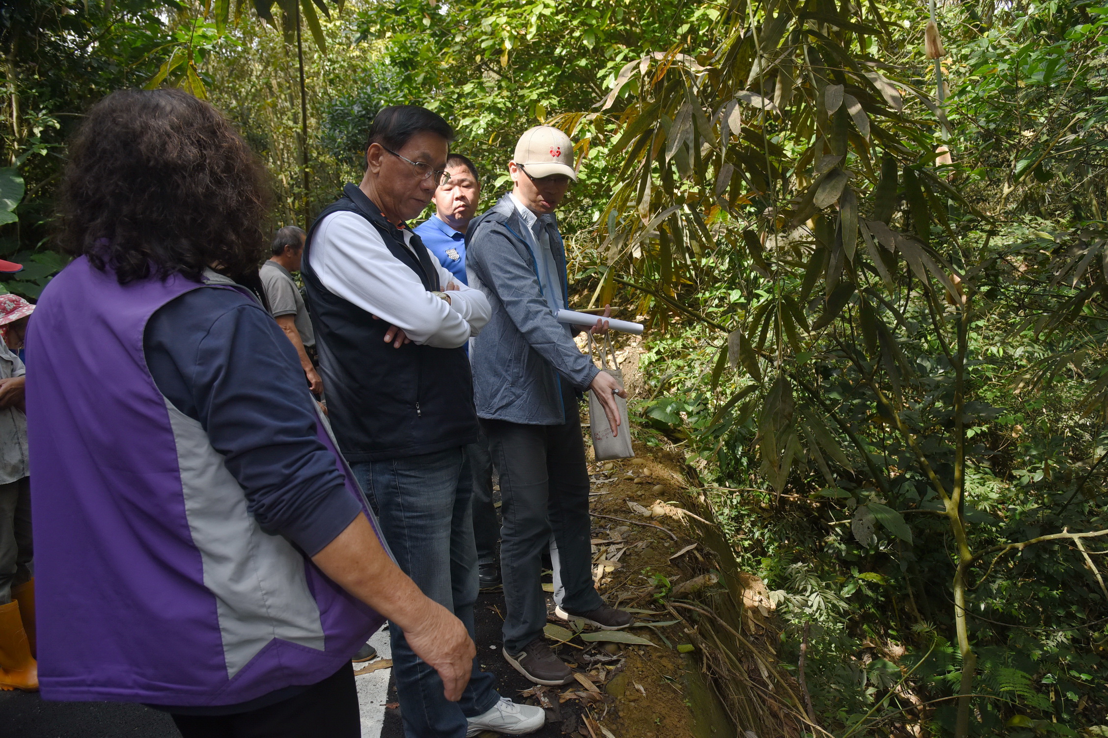 相關圖片4-林縣長會勘竹山農路及野溪 指示速改善