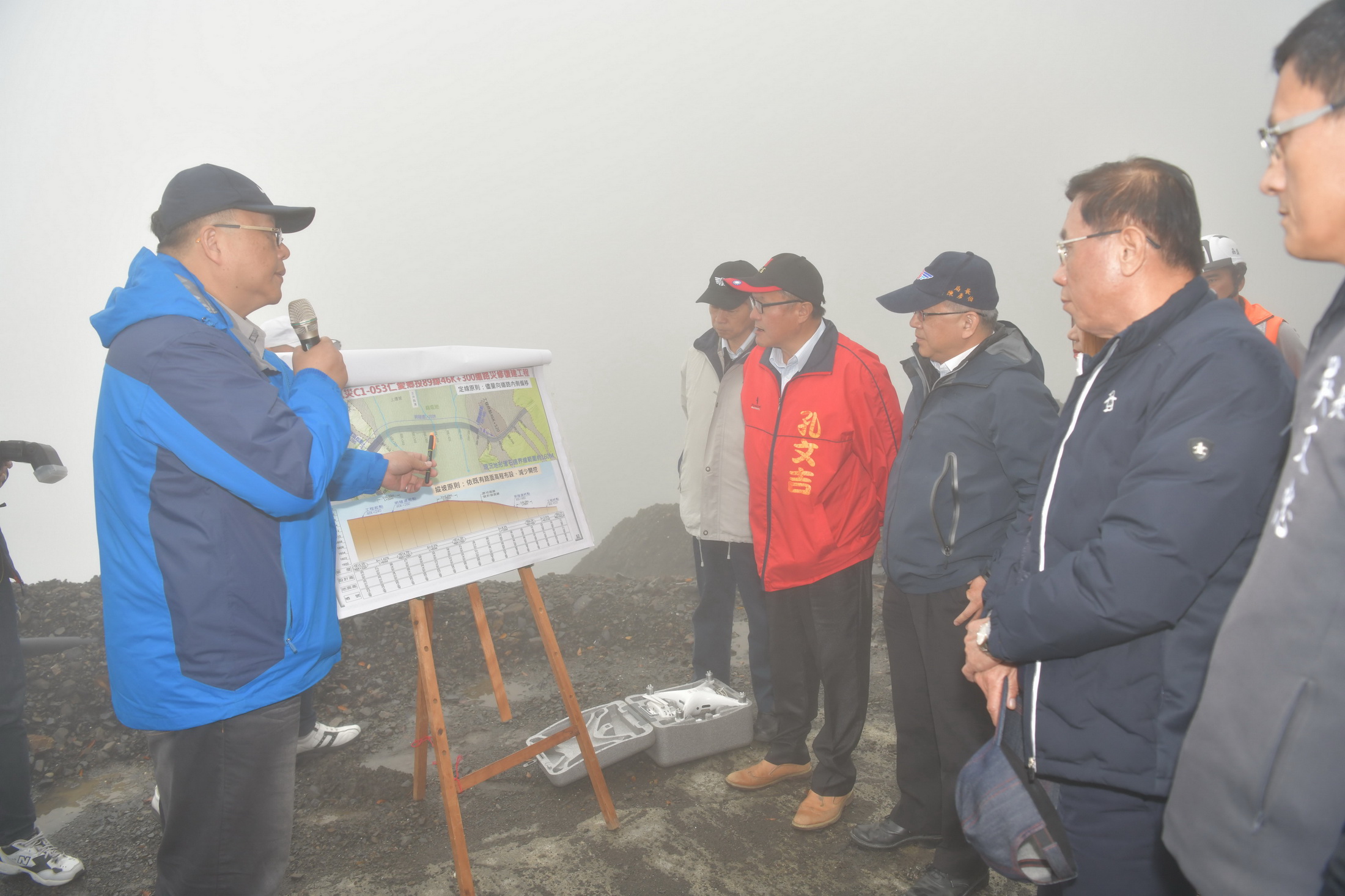 相關圖片2-投89線46K將設明隧道　公路總局長親自現勘