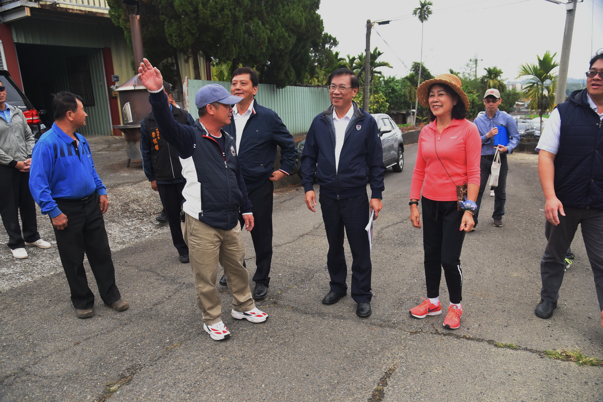 相關圖片2-草屯農路破損及野溪沈沙池淤積 林縣長會勘改善