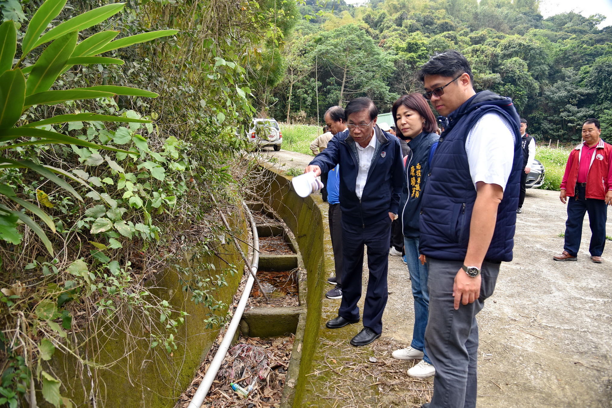 相關圖片3-草屯農路破損及野溪沈沙池淤積 林縣長會勘改善