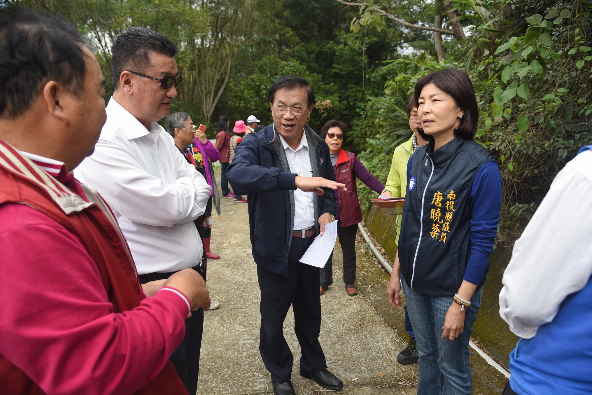 相關圖片4-草屯農路破損及野溪沈沙池淤積 林縣長會勘改善