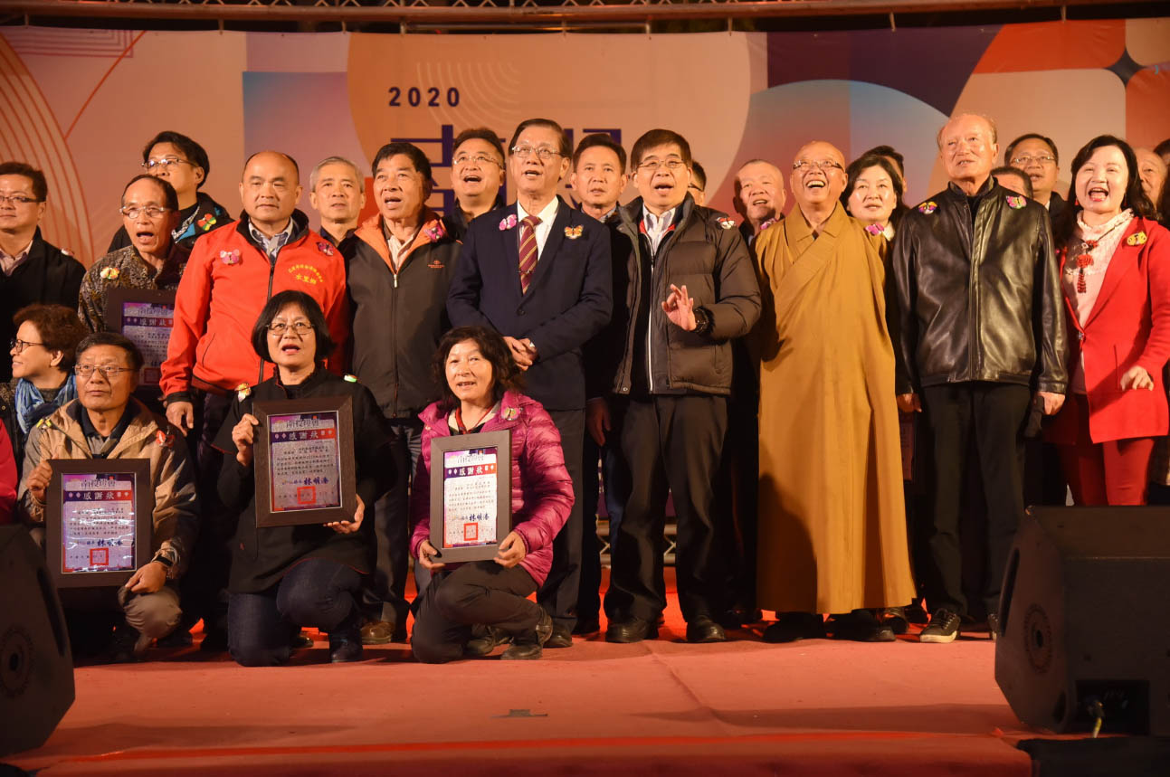 News images-Glamourous lanterns and an exhilarating fire dance attracted 4 million visitors in 21 days to Nantou Lantern Festival (Feb. 9)