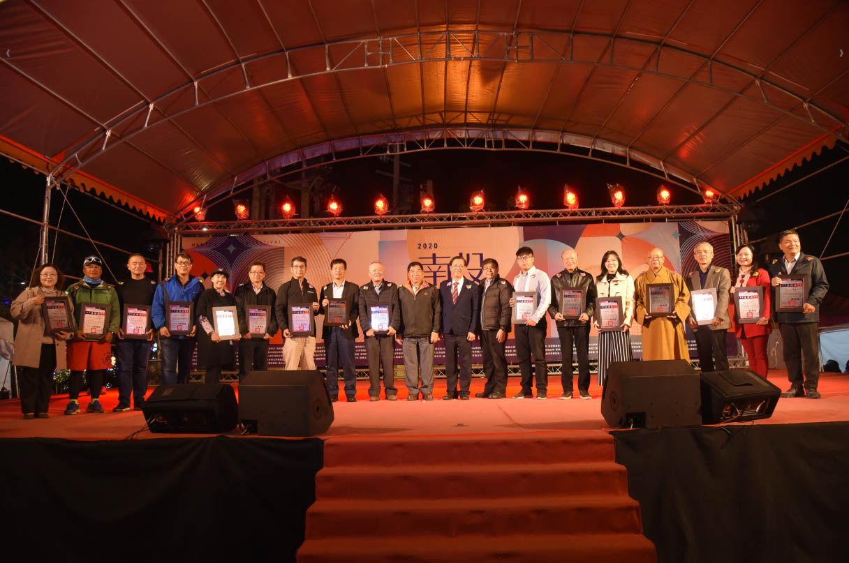 other image2-Glamourous lanterns and an exhilarating fire dance attracted 4 million visitors in 21 days to Nantou Lantern Festival (Feb. 9)