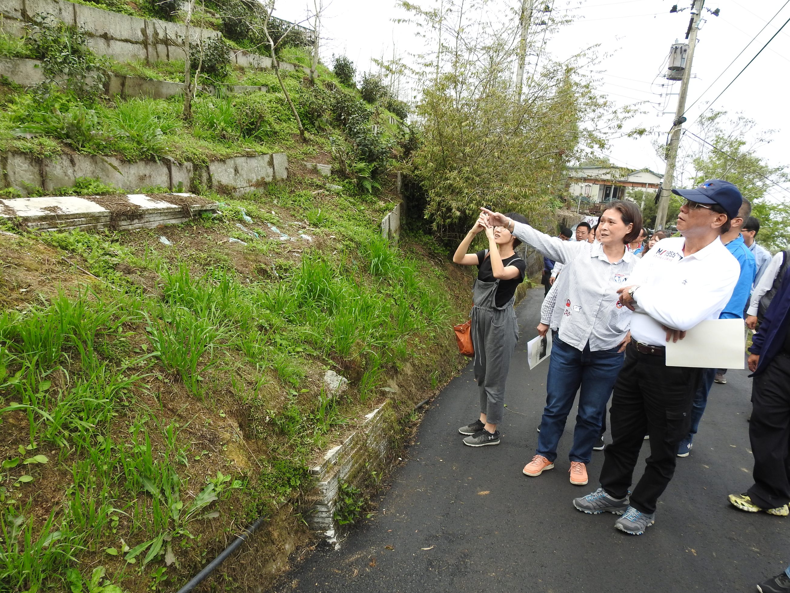 圖片-鹿谷鄉初鄉、竹林兩村道路待修 林縣長會勘改善