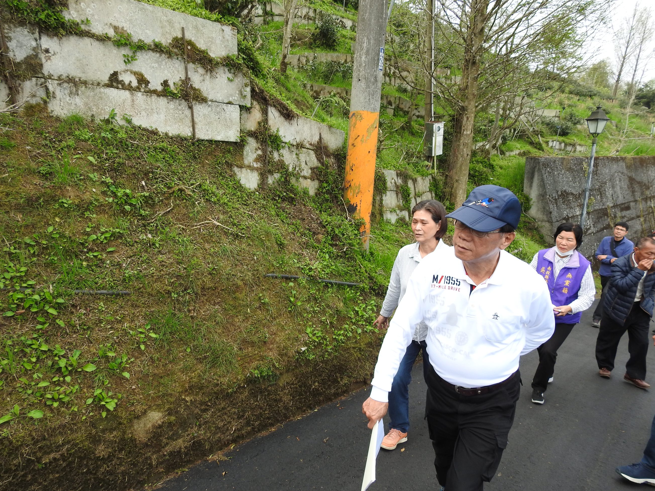 相關圖片2-鹿谷鄉初鄉、竹林兩村道路待修 林縣長會勘改善