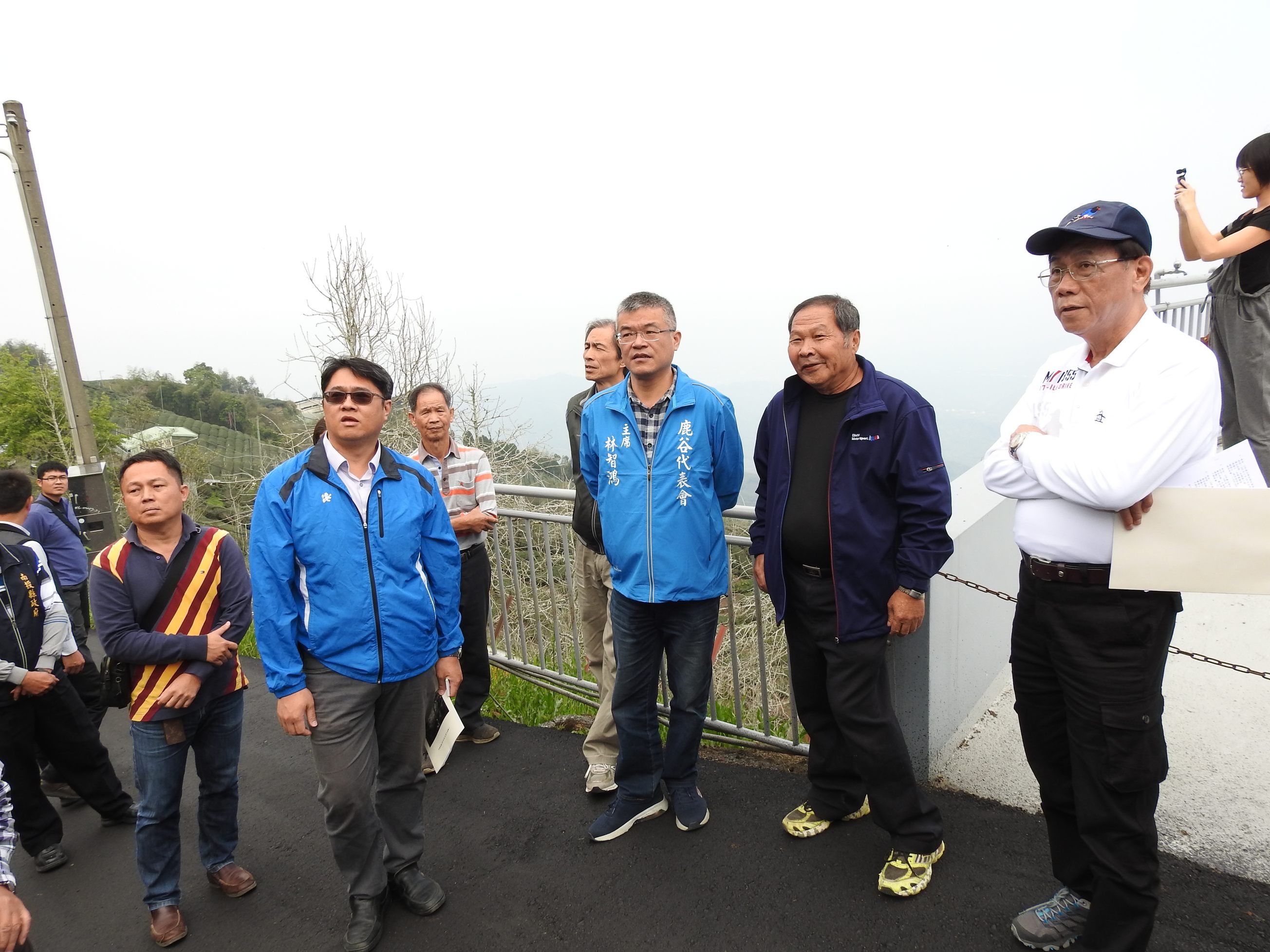 相關圖片3-鹿谷鄉初鄉、竹林兩村道路待修 林縣長會勘改善