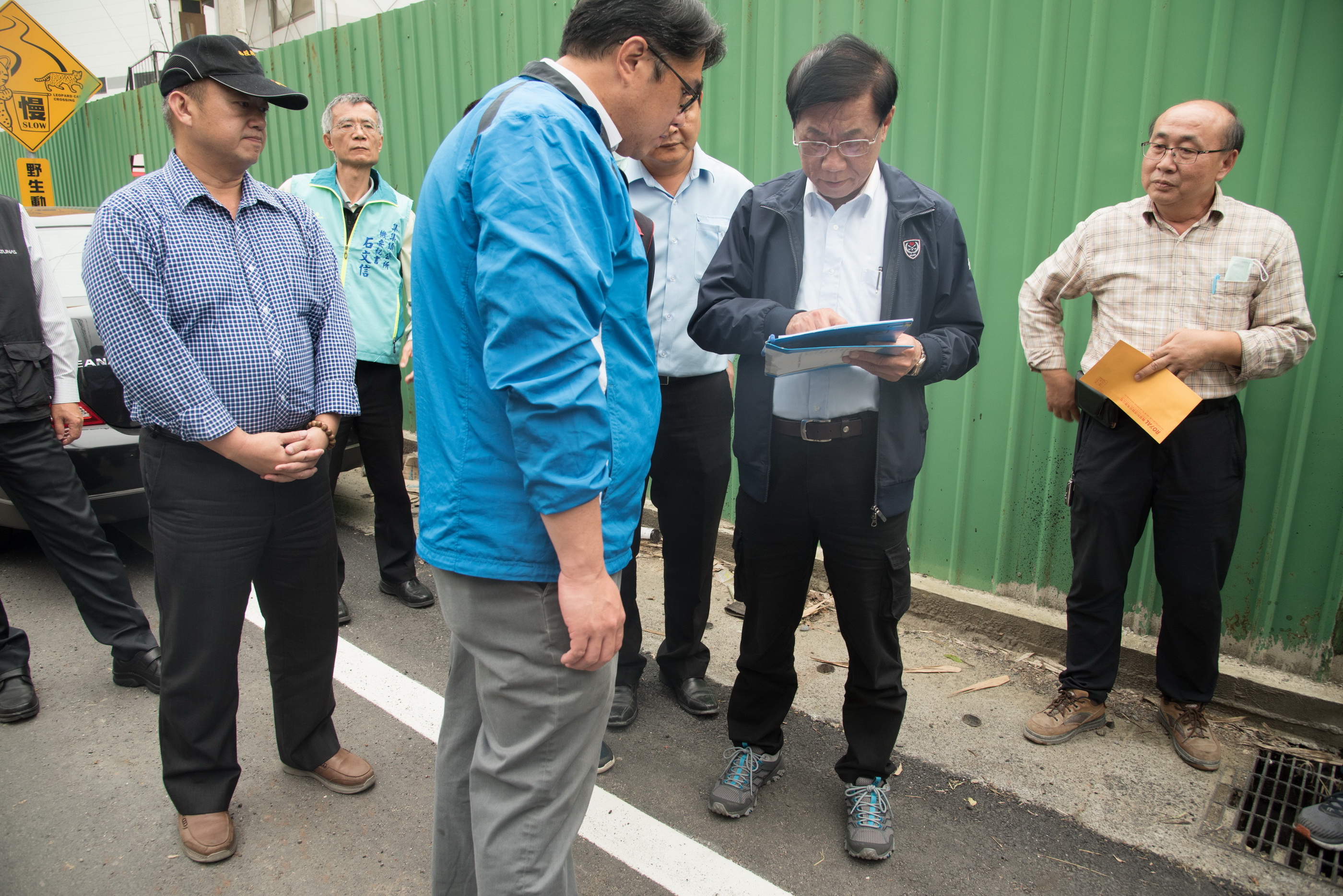 相關圖片2-林縣長會勘集集野溪及排水　雨季前施工改善
