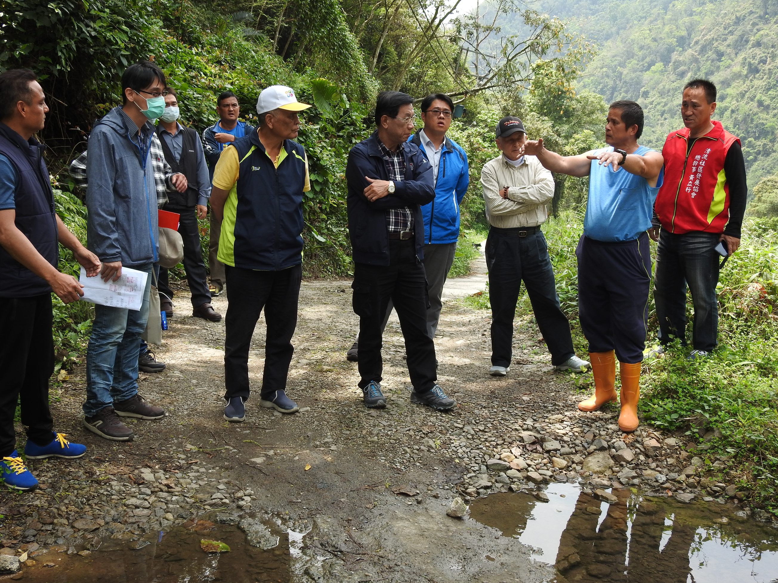 圖片-國姓仁愛九條農路巷道待修縣長會勘有解