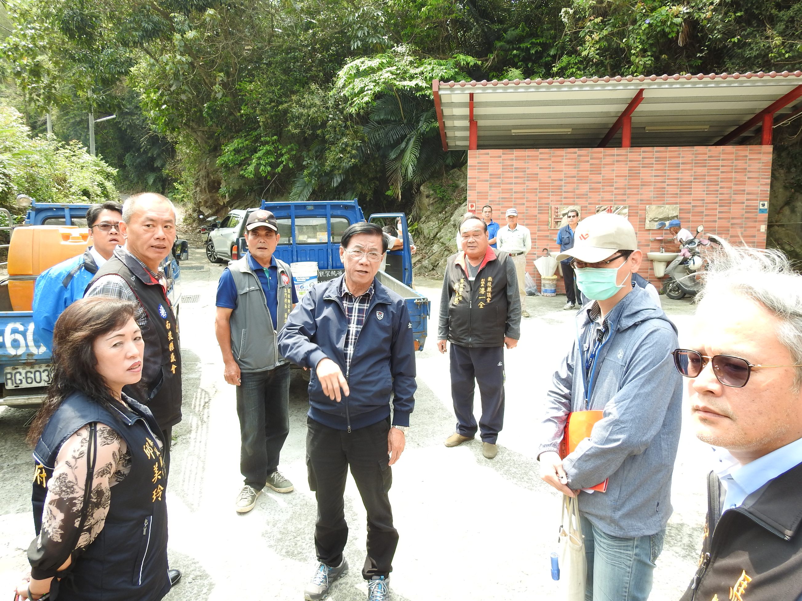 相關圖片2-國姓仁愛九條農路巷道待修縣長會勘有解