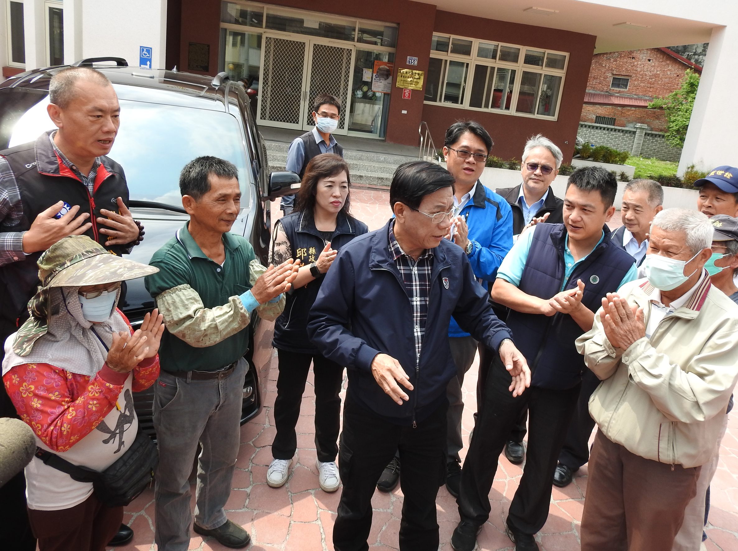 相關圖片4-國姓仁愛九條農路巷道待修縣長會勘有解