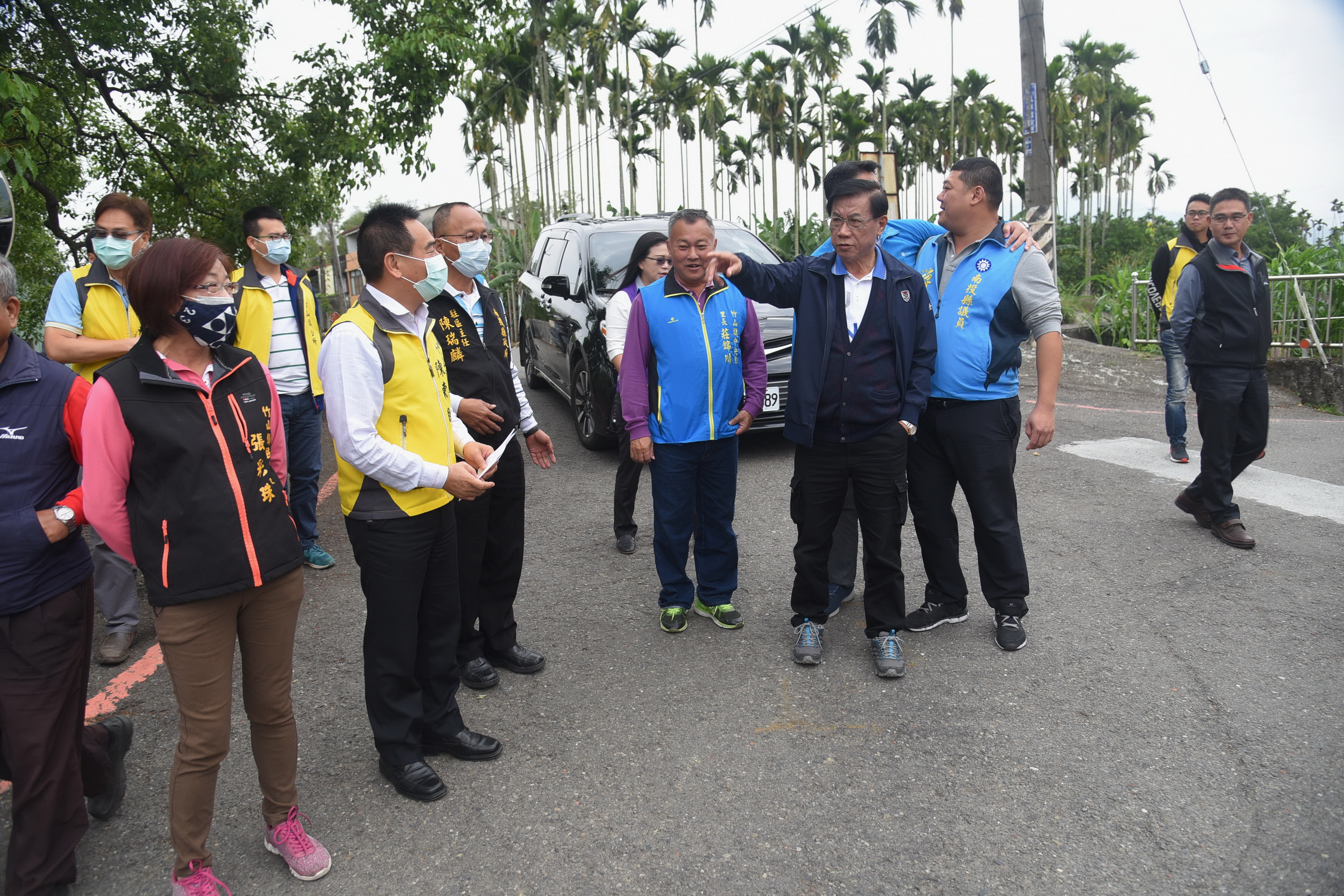 相關圖片1-林縣長會勘竹山10老舊道路 斥資千萬改善道路品質