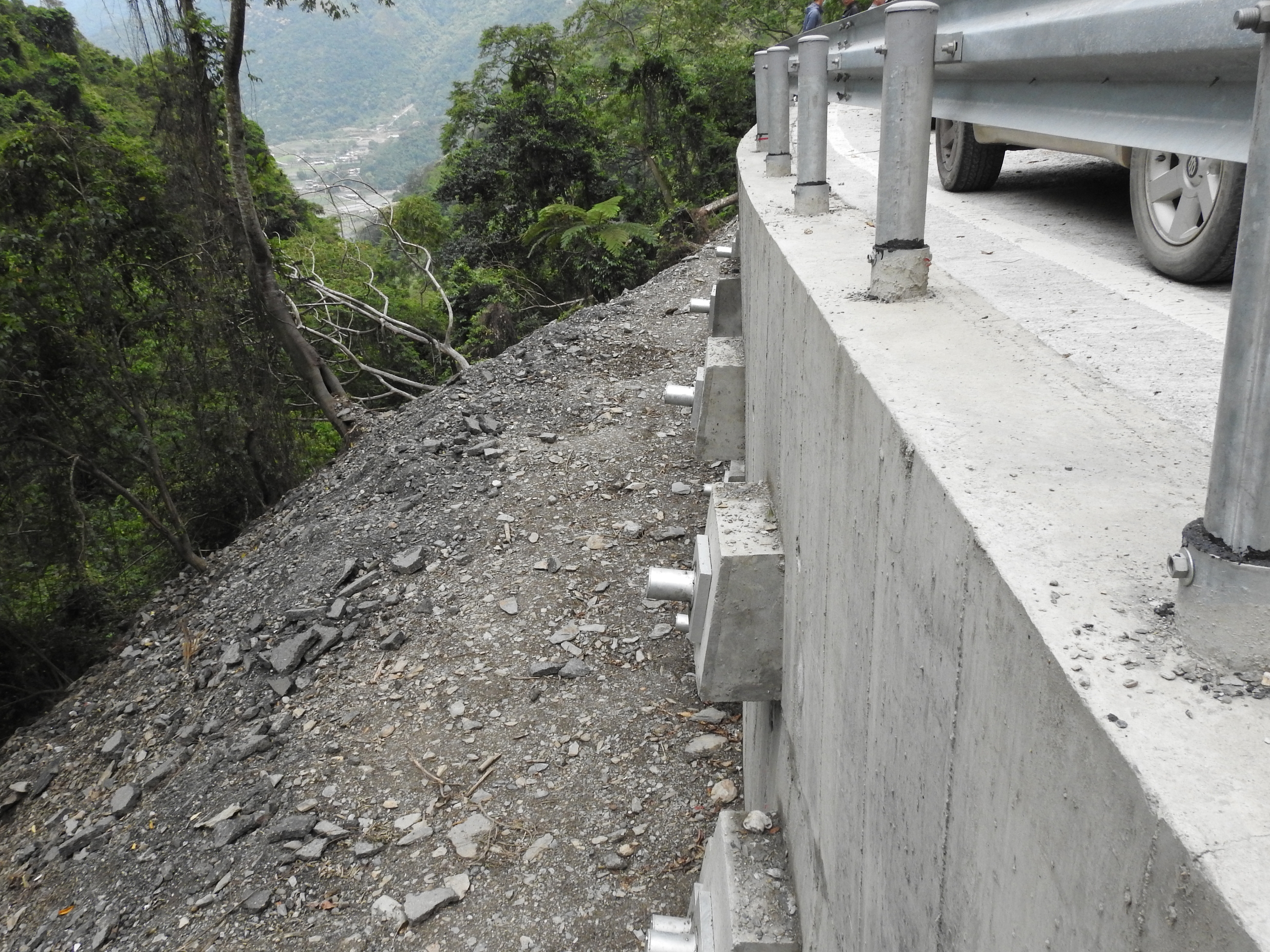 相關圖片1-仁愛鄉投71、83、89復建迅速完工 縣長感謝工程人員