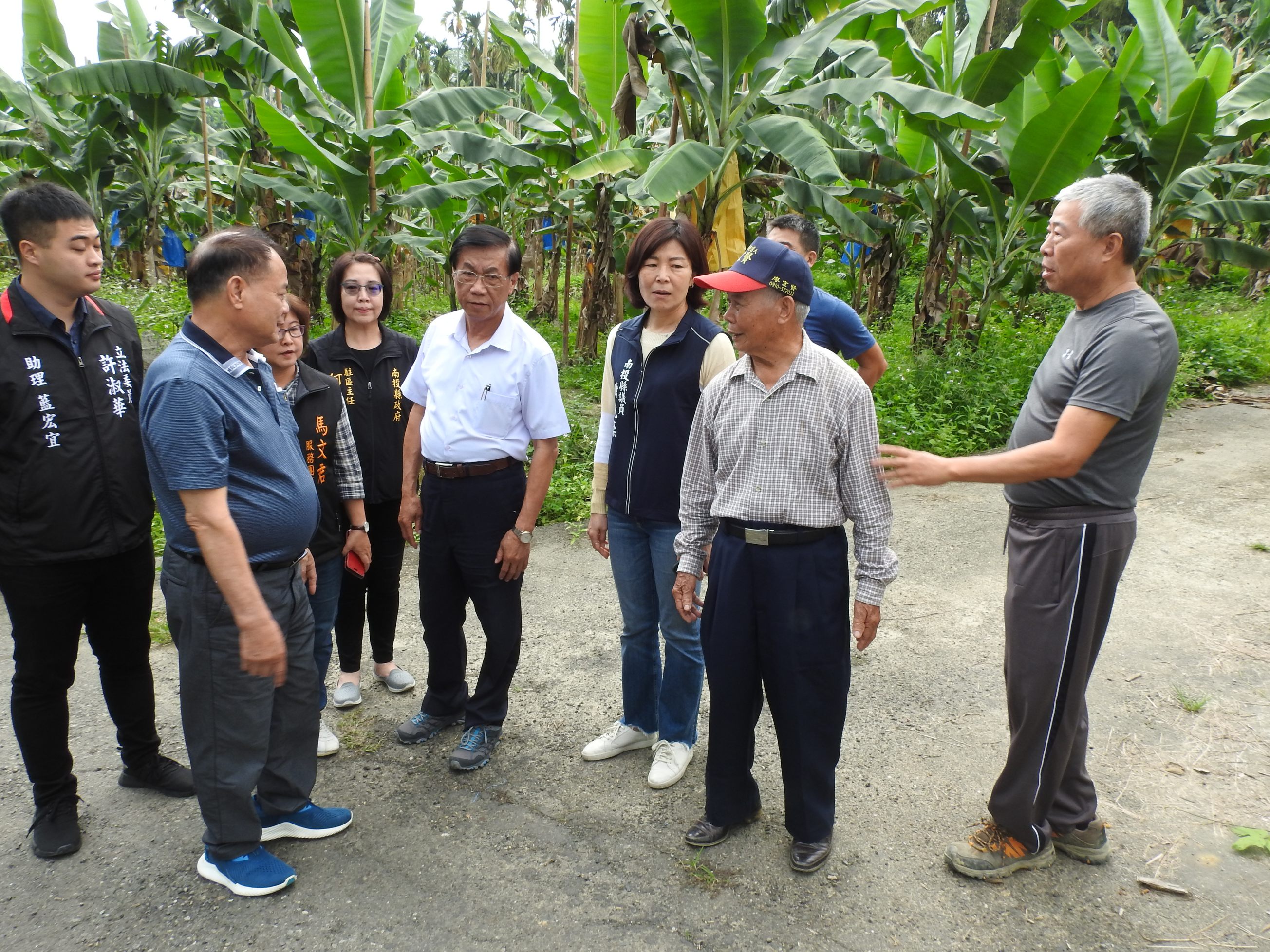 相關圖片3-中寮三村兩路一野溪年久失修縣長會勘有解