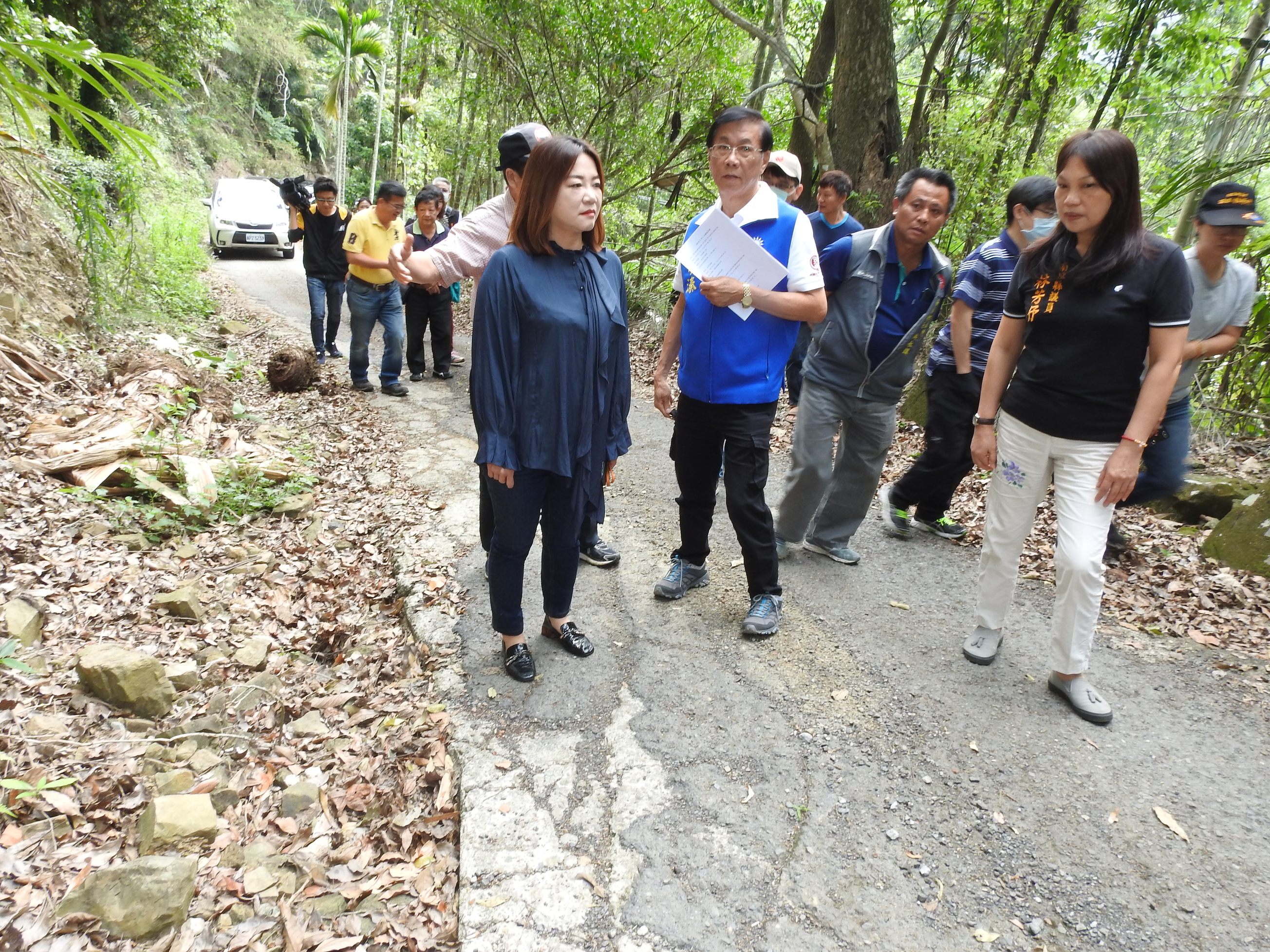 相關圖片1-國姓埔里多條道路坑洞排水不良 縣長會勘改善