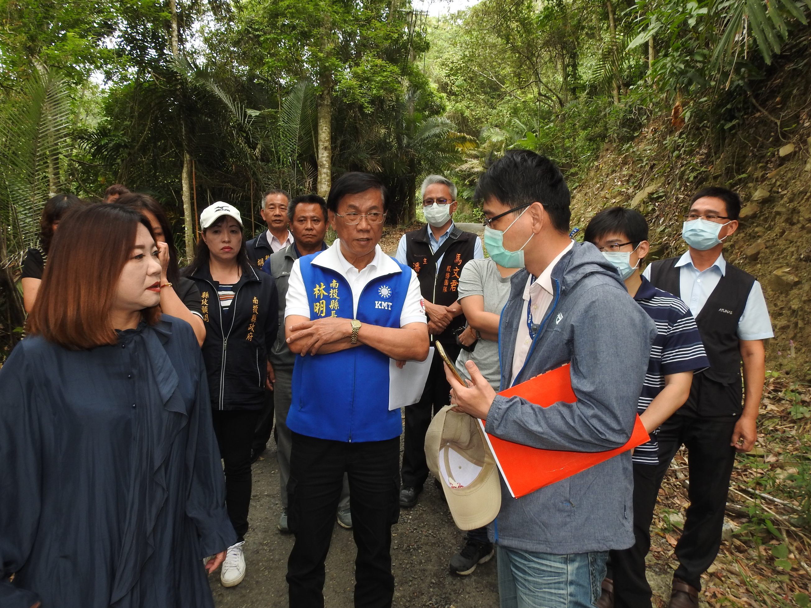 相關圖片2-國姓埔里多條道路坑洞排水不良 縣長會勘改善