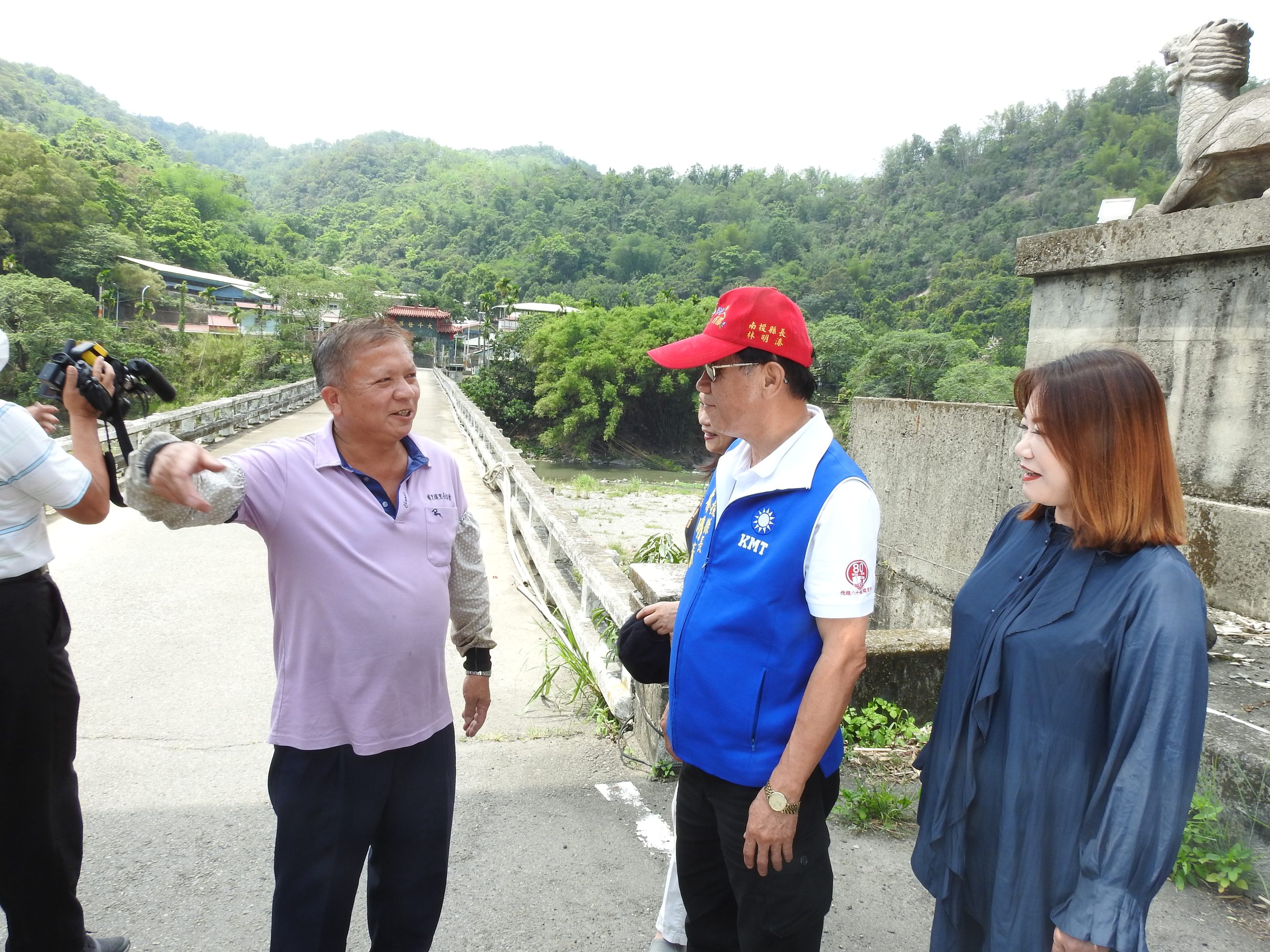 相關圖片4-國姓埔里多條道路坑洞排水不良 縣長會勘改善