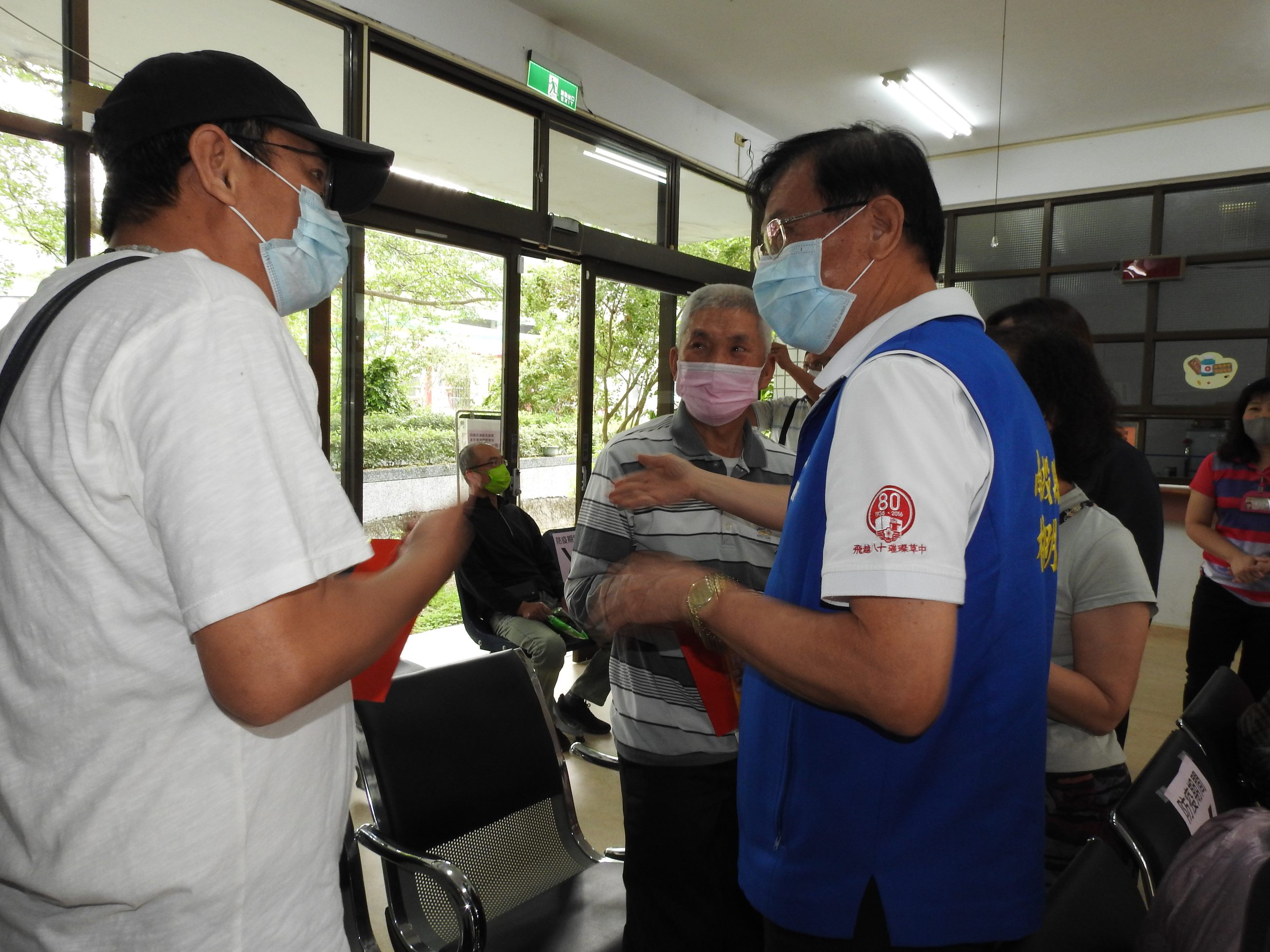 相關圖片2-縣長國姓發送老人假牙補助 籲中央納入長照