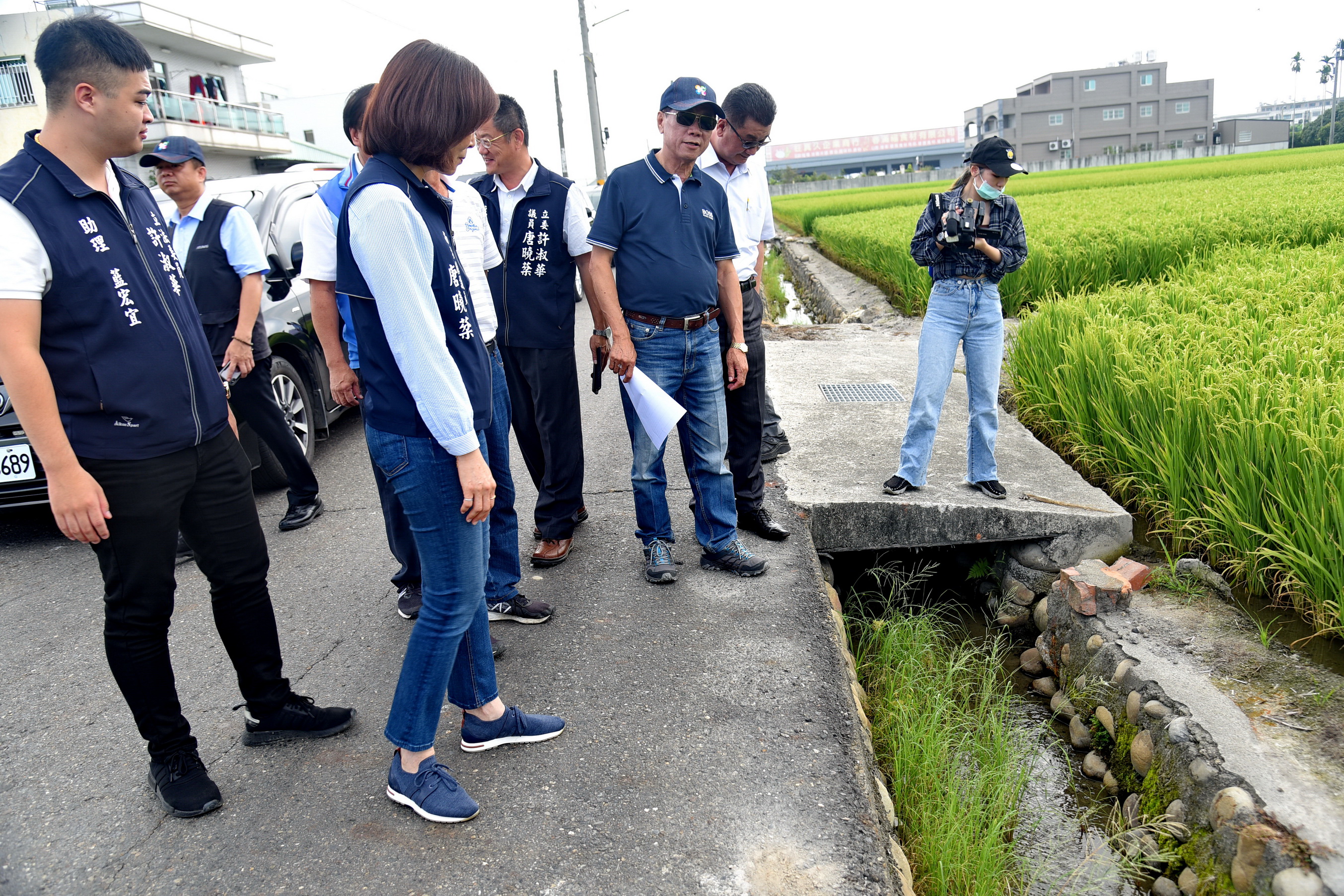 相關圖片3-草屯4重劃區11處農路及排水溝老舊 林縣長會勘改善