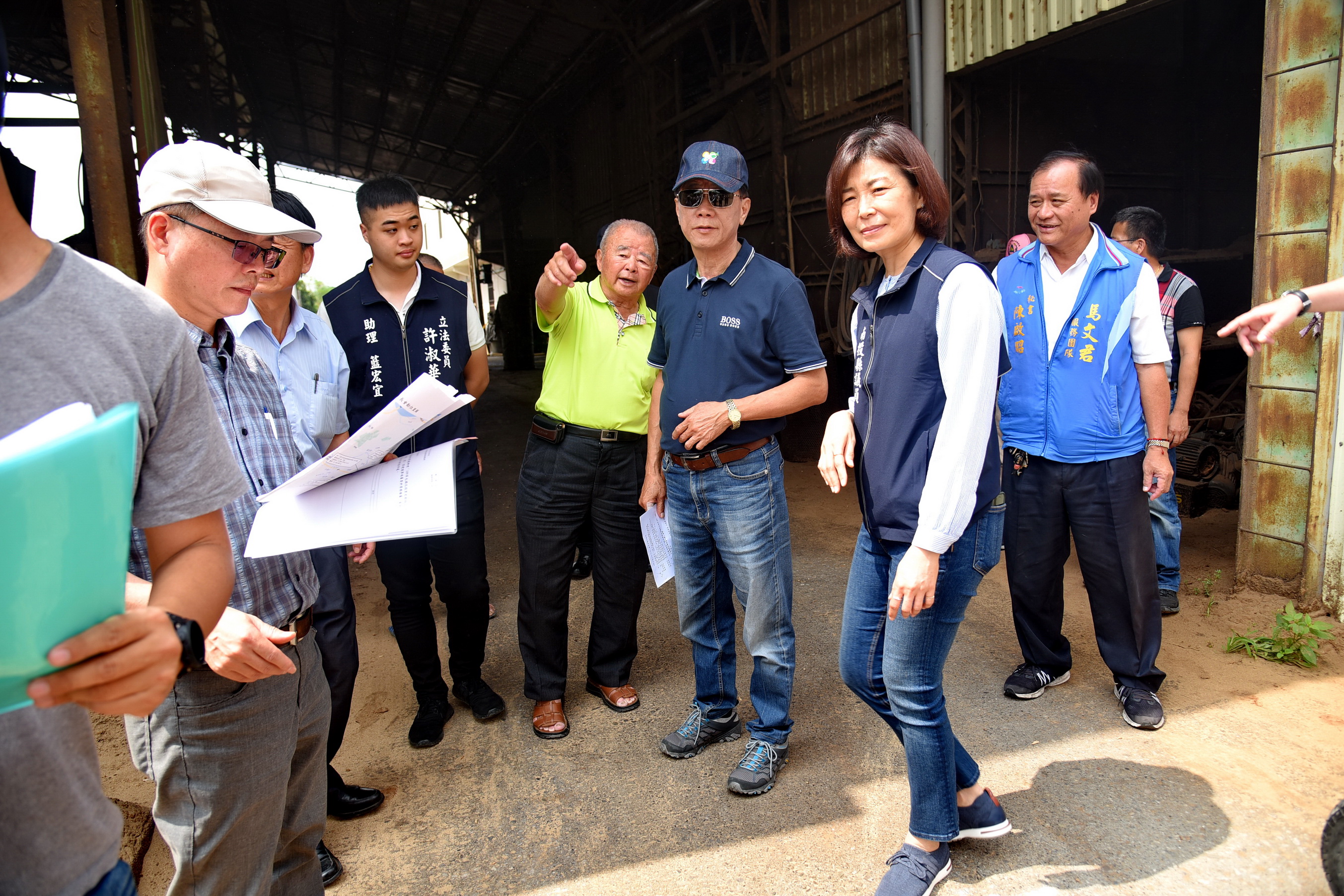相關圖片4-草屯4重劃區11處農路及排水溝老舊 林縣長會勘改善