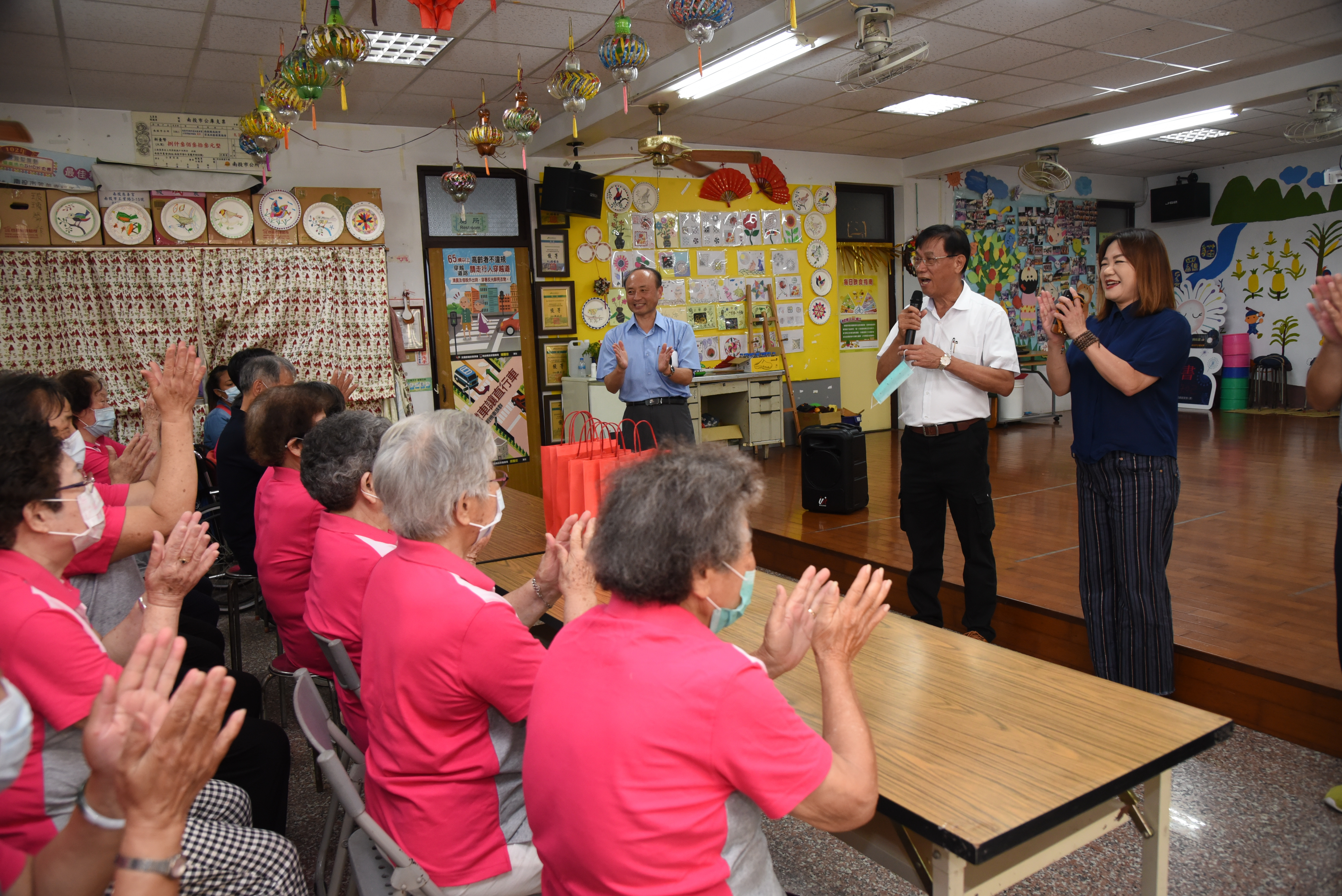 圖片-關懷據點「解禁」    阿公、阿嬤「樂舞」展活力