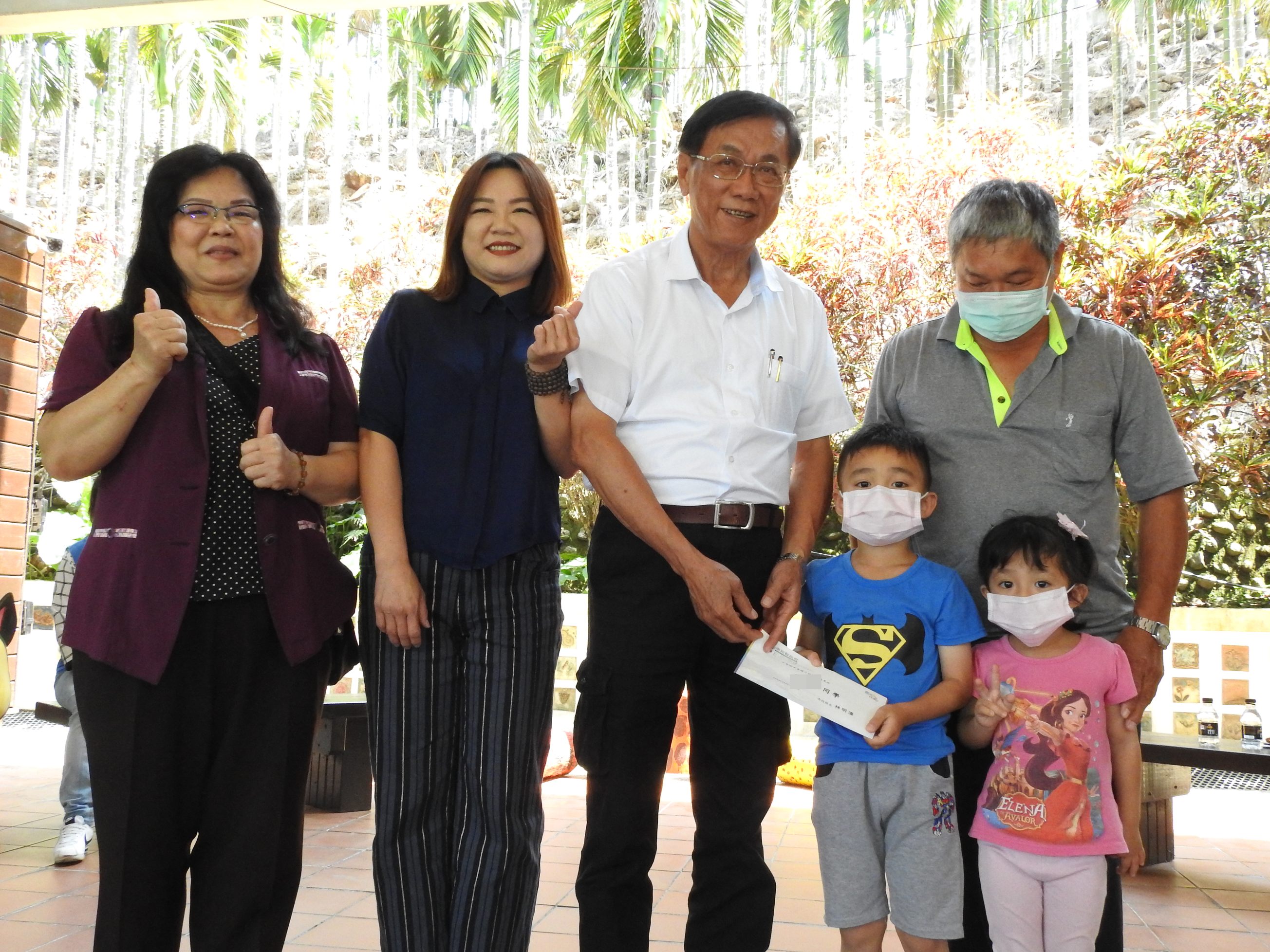 圖片-清寒學生家庭慰助金啟動 林縣長赴中寮集集親交