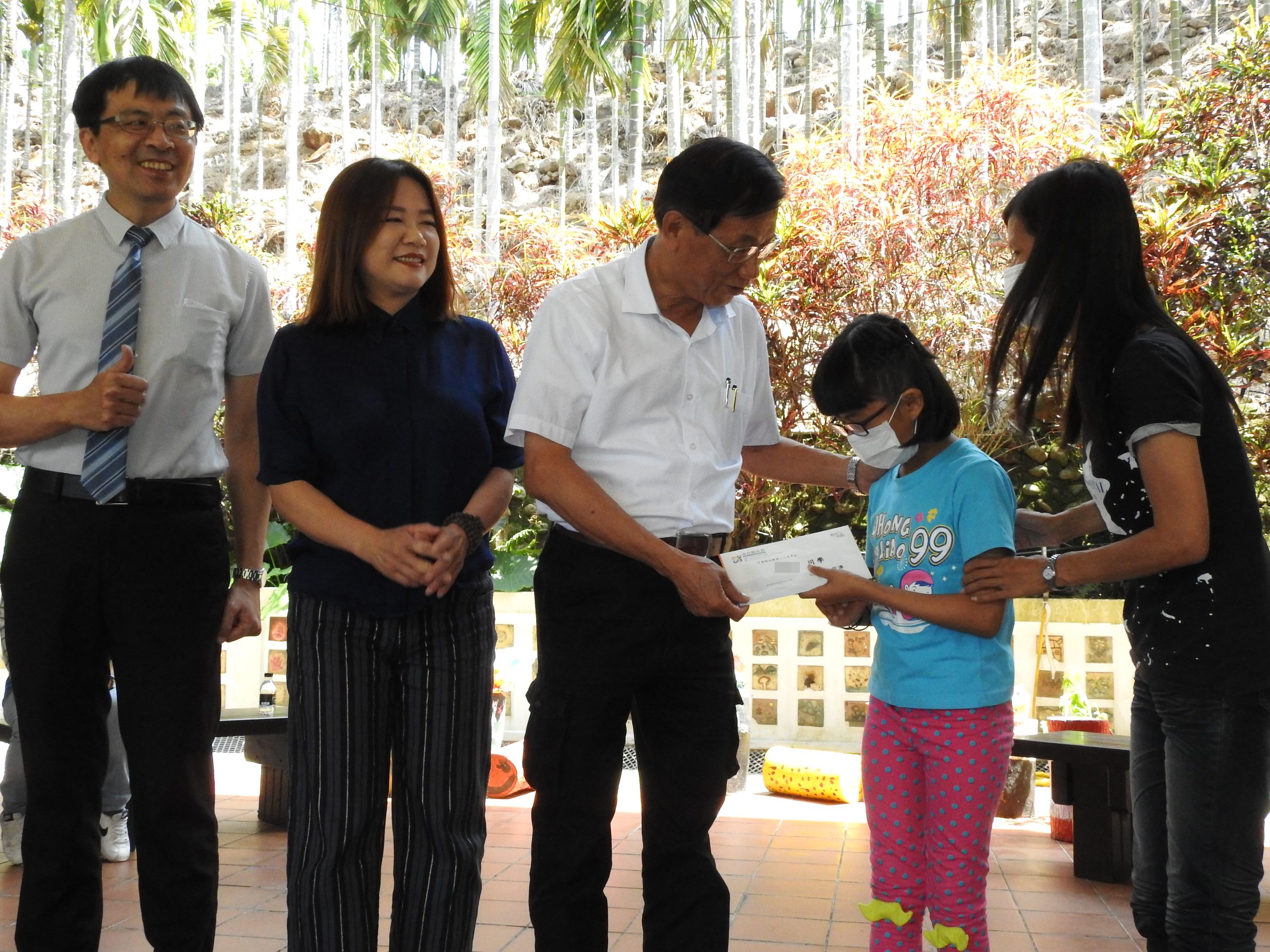 相關圖片1-清寒學生家庭慰助金啟動 林縣長赴中寮集集親交