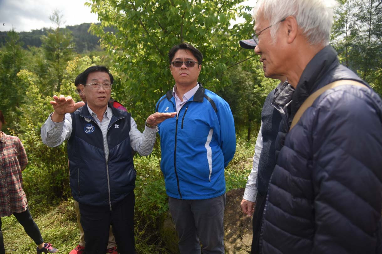 other image3-Prospering local tourism, County magistrate Lin surveyed the improvement on tourist facilities of popular attractions in Shueili and Xinyi Township, April 7