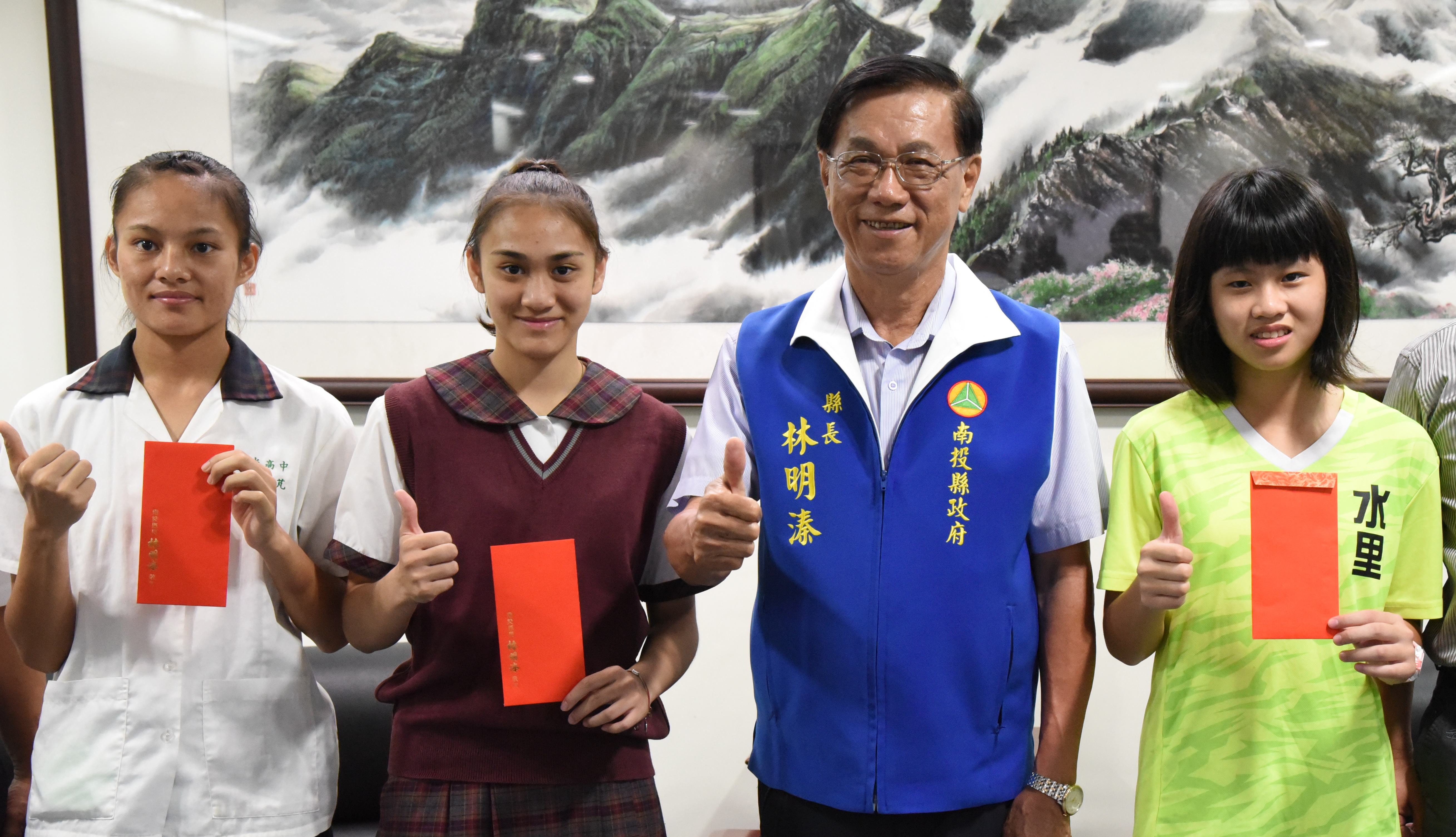 圖片-縣府表揚總統教育獎得主  林明溱肯定三位得獎學生