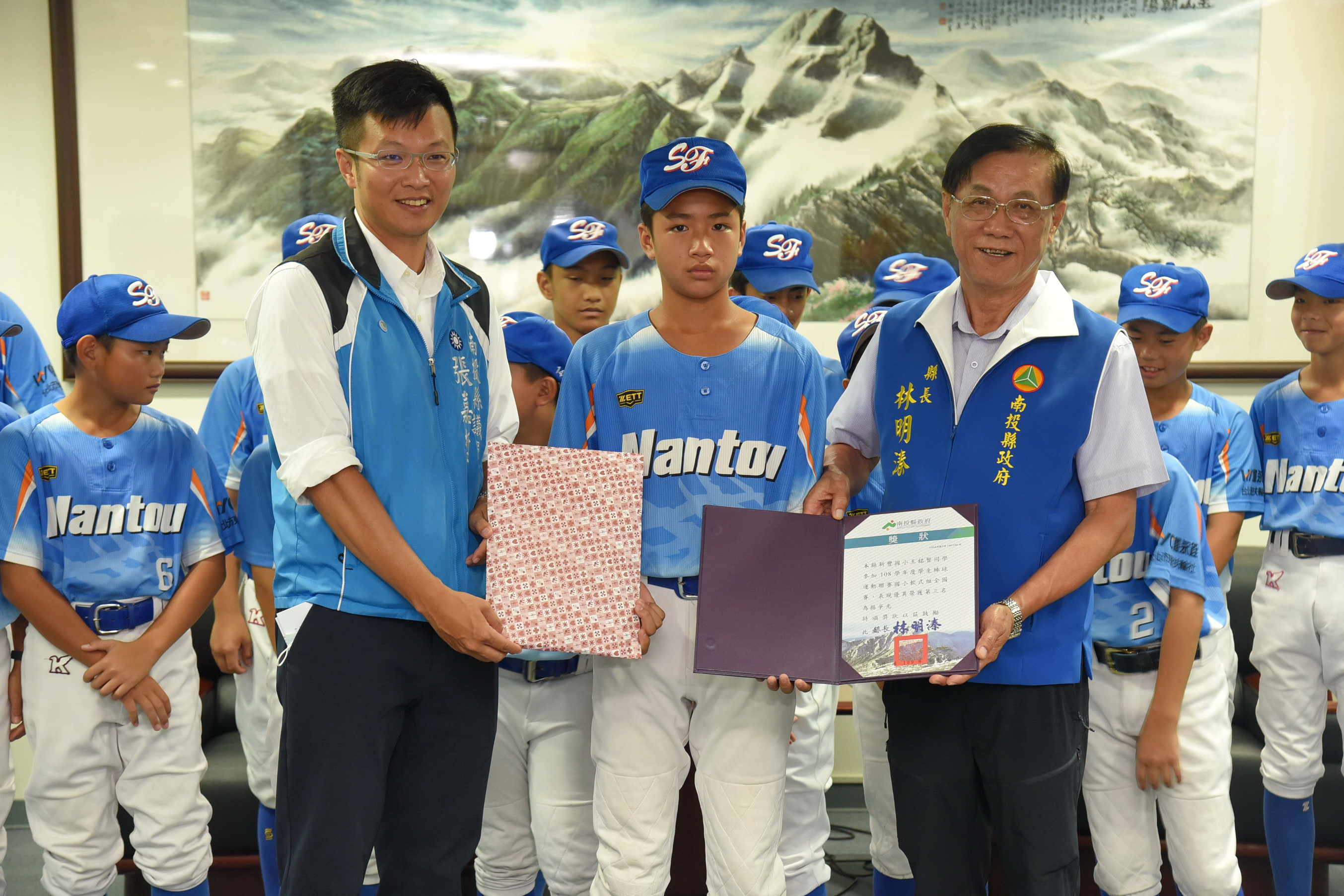 圖片-新豐、中正少棒隊勇闖前八 成績亮麗林縣長接見表揚