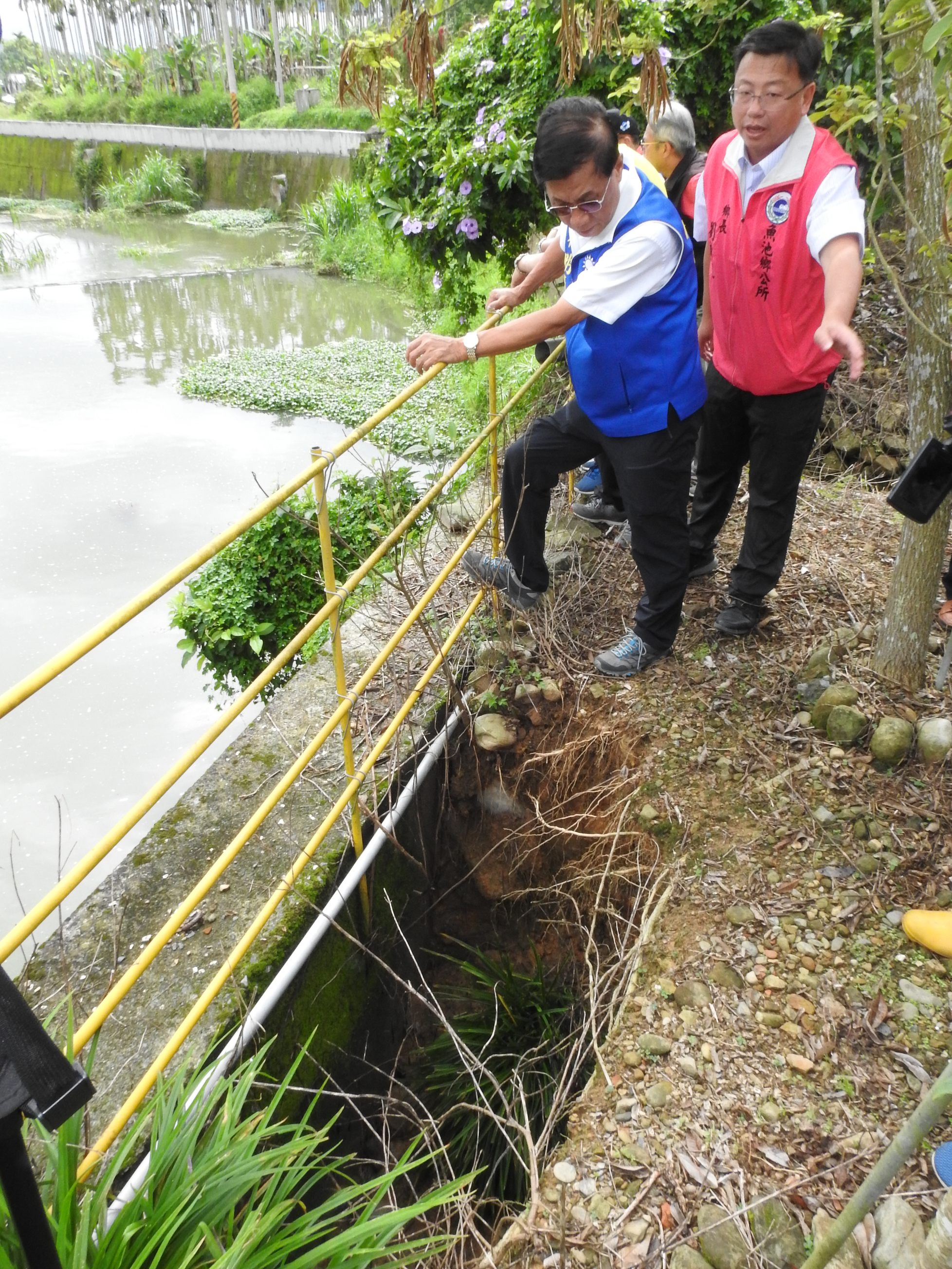 圖片-魚池鄉三村四路三大排待修 縣長會勘核定立即改善