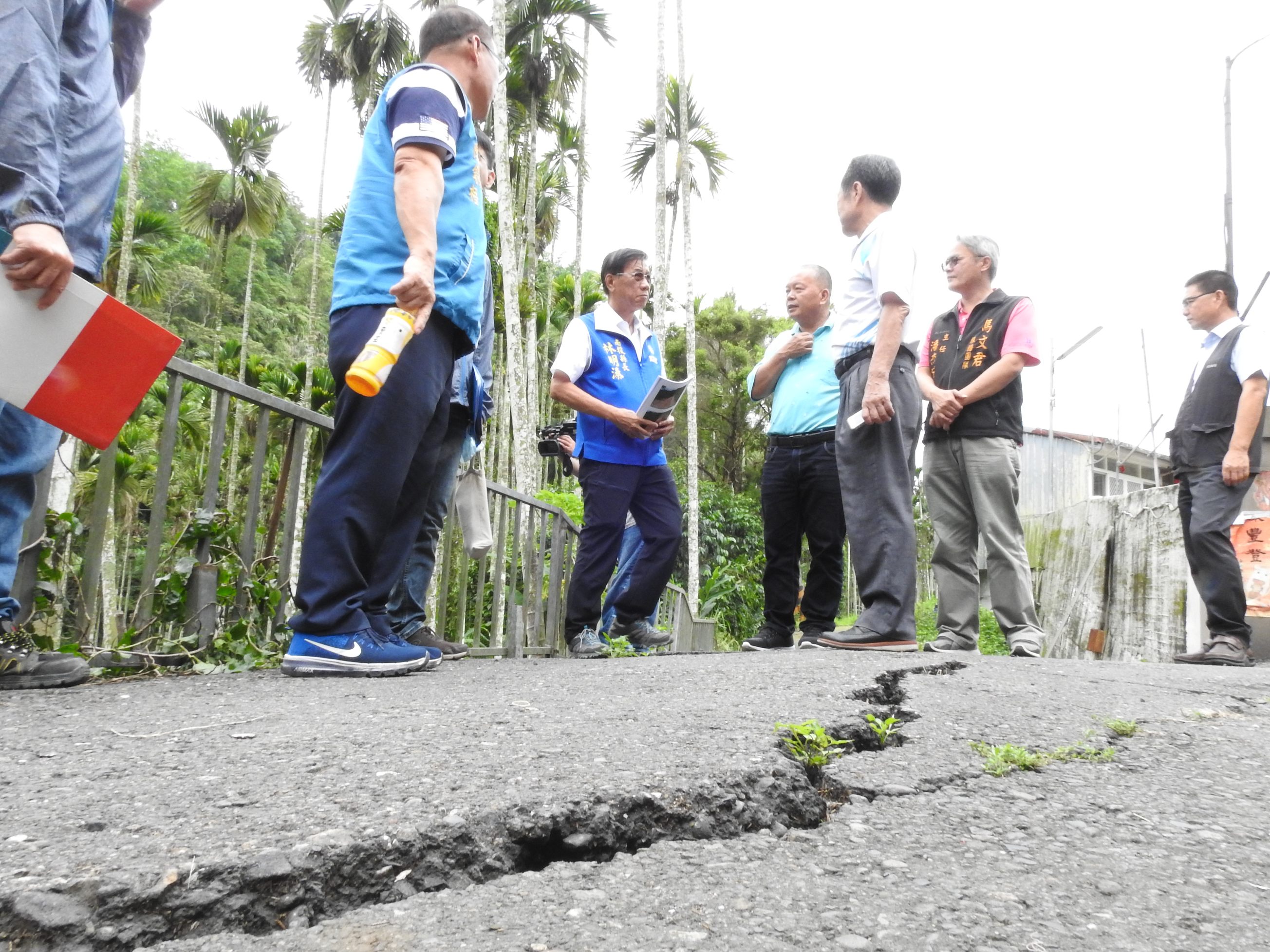 相關圖片4-魚池鄉三村四路三大排待修 縣長會勘核定立即改善