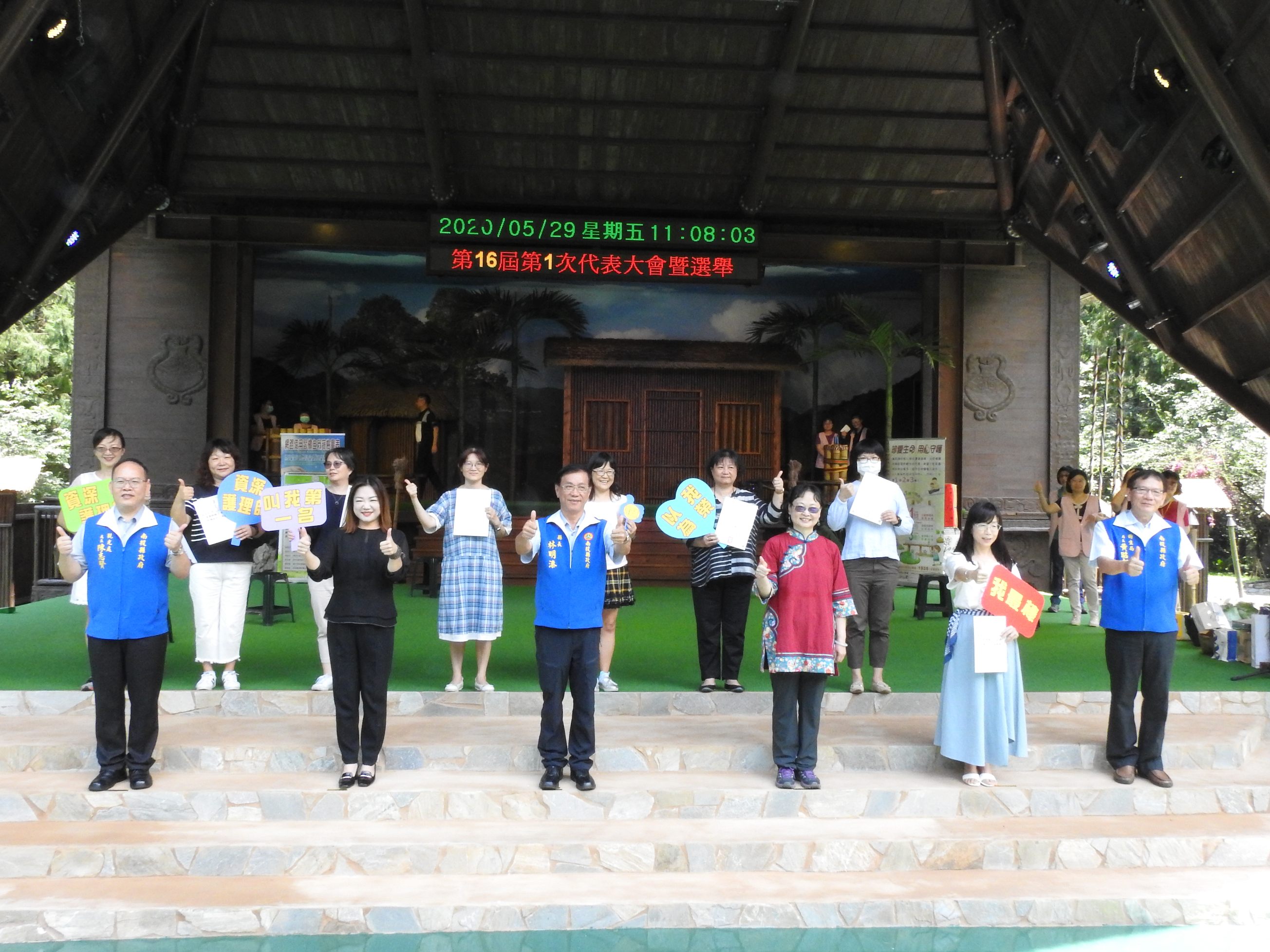 相關圖片1-護理師公會表揚優良資深會員 落實示範社交安全距離     林縣長肯定防疫勞苦功高