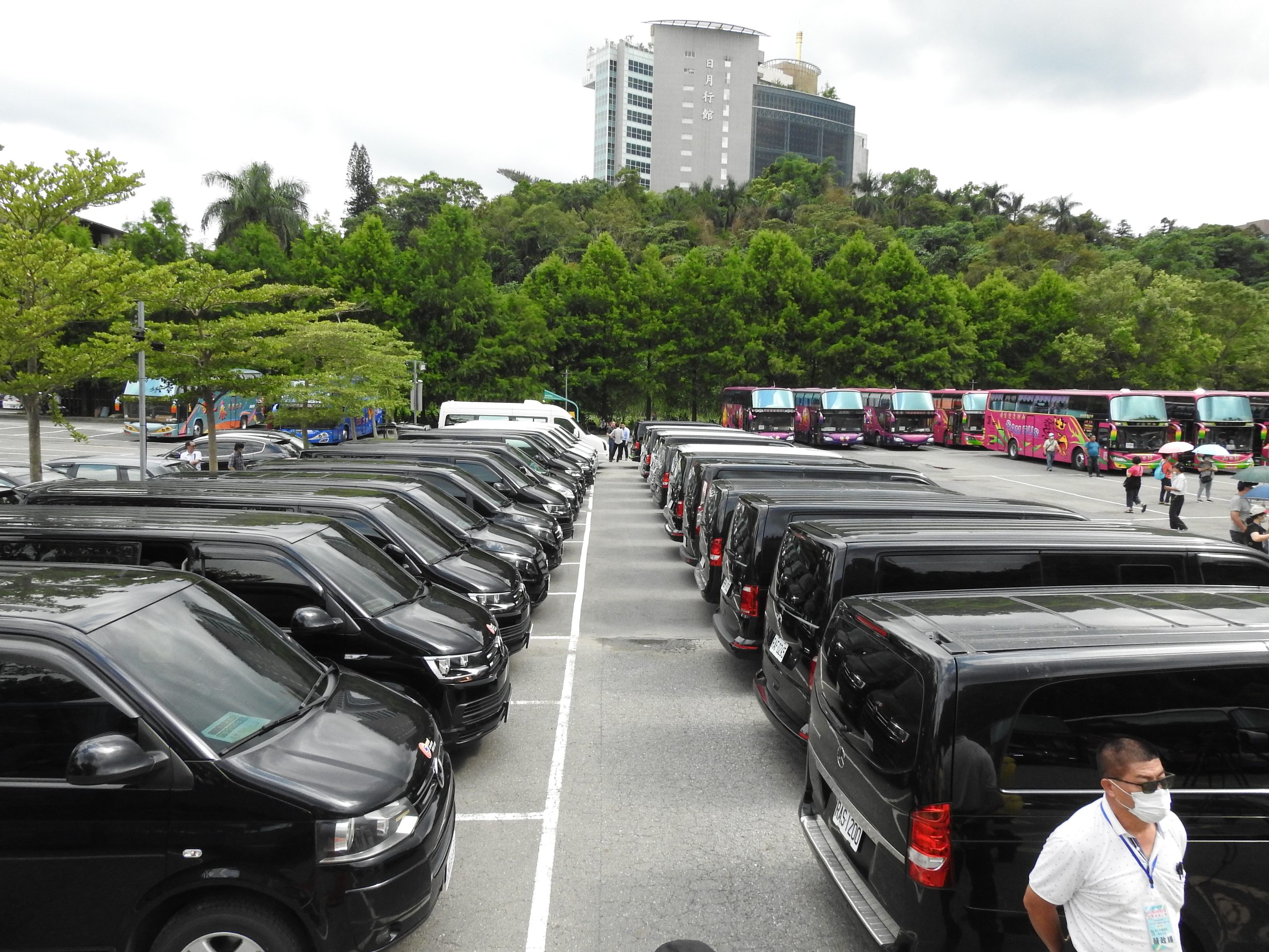 相關圖片4-振興南投觀光 遊覽車、觀光客日月潭大會師
