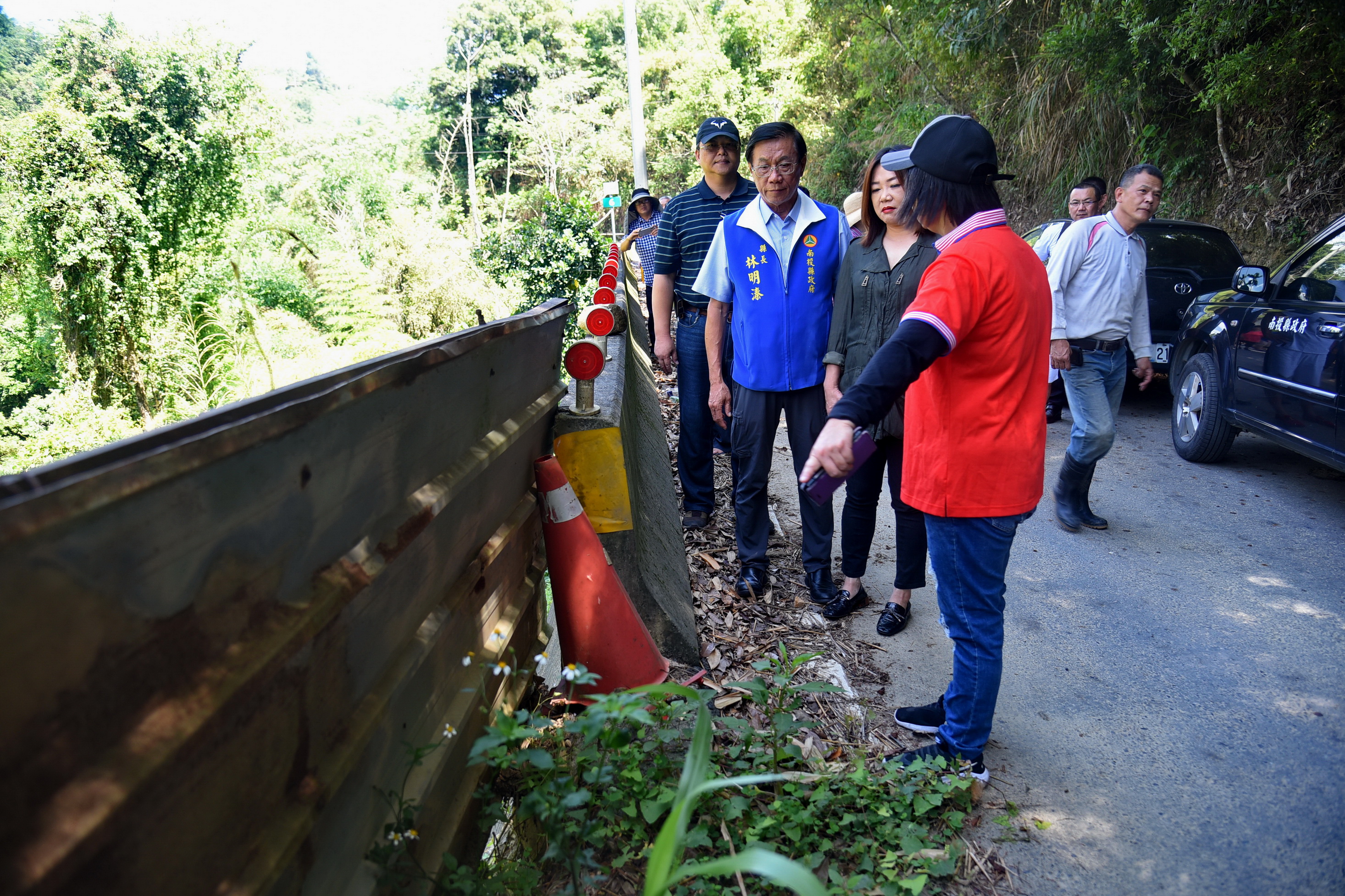 圖片-林縣長會勘改善埔里投68線等多處道路品質