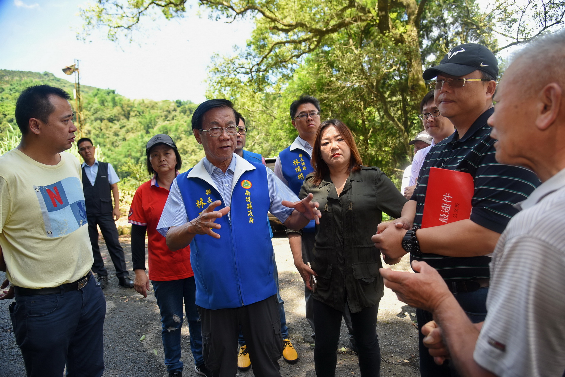 相關圖片1-林縣長會勘改善埔里投68線等多處道路品質