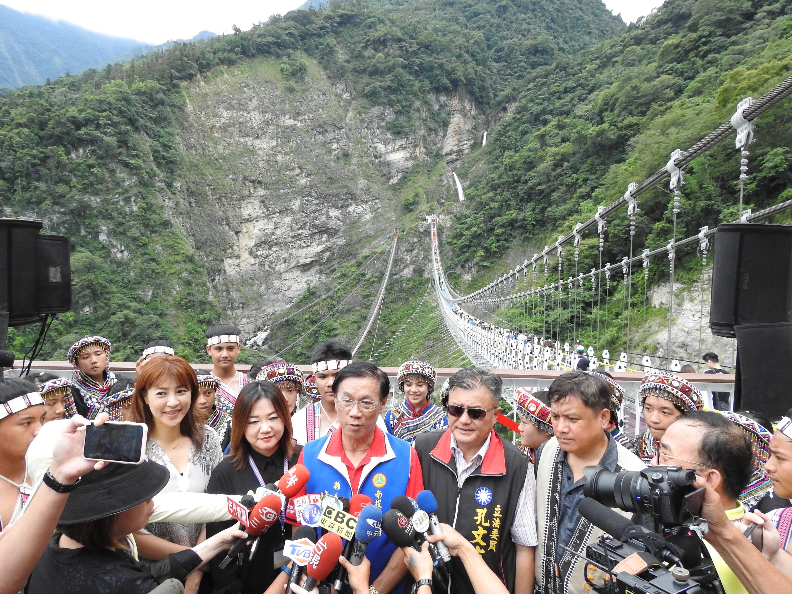 圖片-雙龍七彩吊橋啟用縣長親自迎賓 部落觀光嘉年華熱鬧滾滾