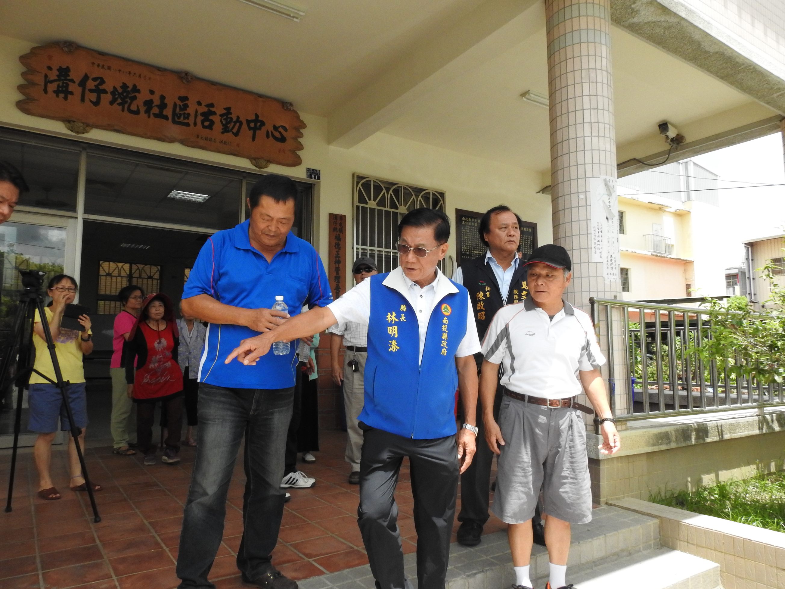 相關圖片3-縣長草屯會勘 砸1500萬元改善教育、社造、健身、排水防洪、道路交通七大難題
