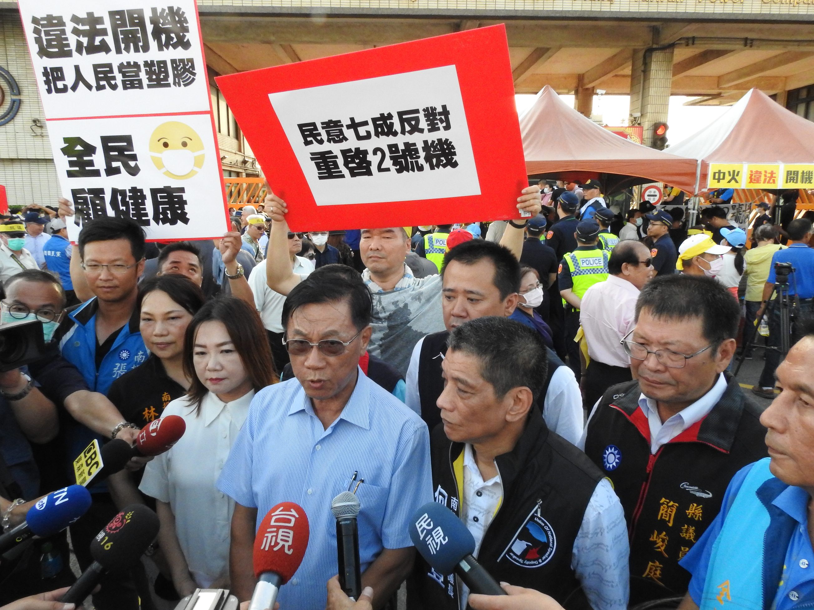 相關圖片4-「抗灰保肺、守護藍天」縣長林明溱赴中火 聲援絕食抗爭