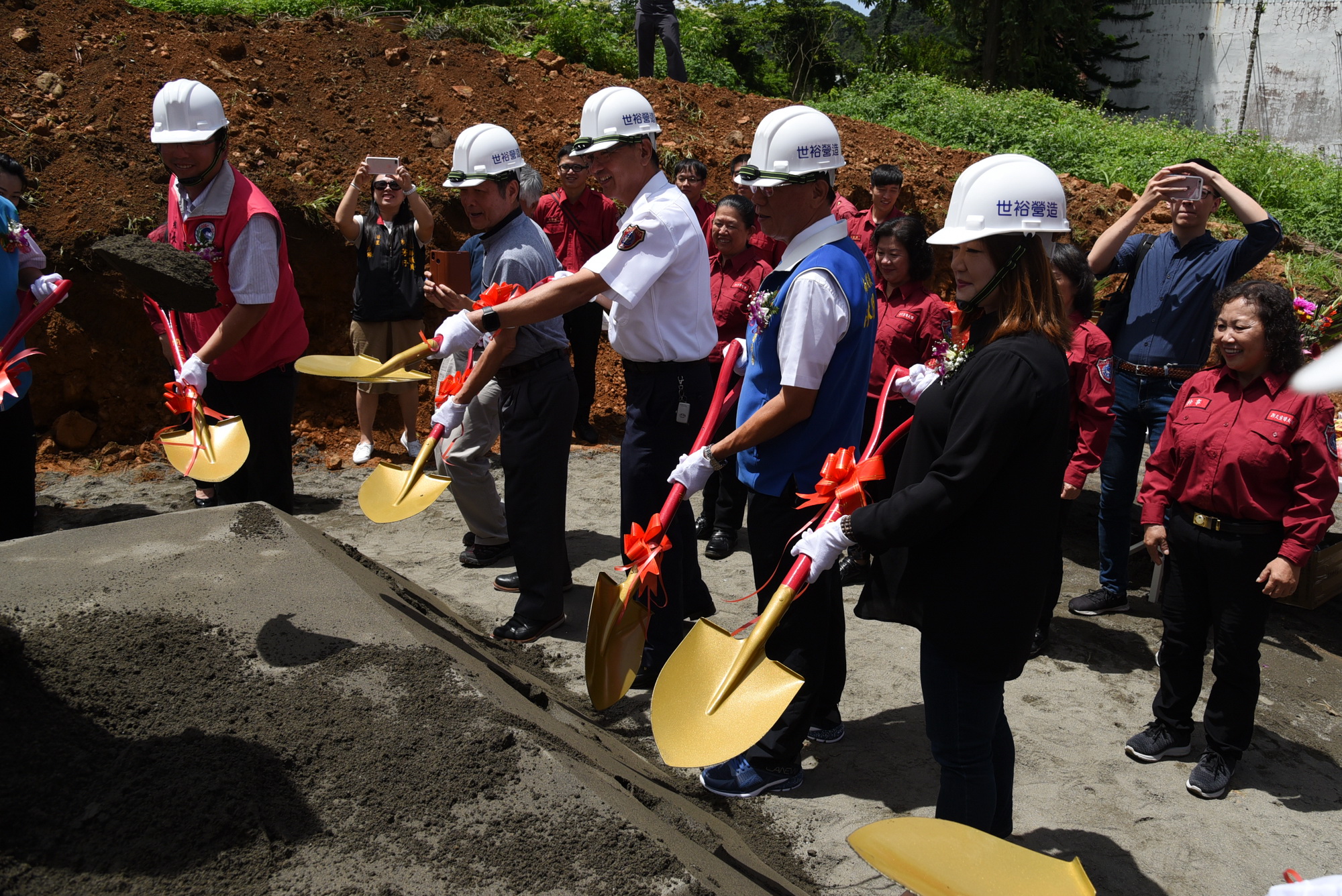 圖片-林縣長主持魚池消防分隊新辦公廳庫動土典禮