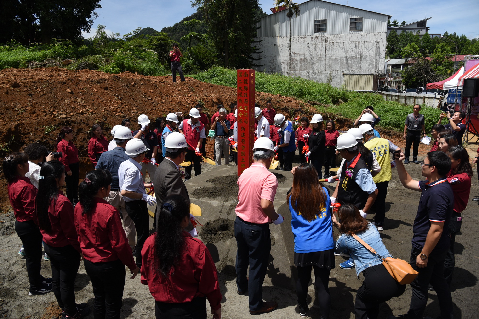 相關圖片2-林縣長主持魚池消防分隊新辦公廳庫動土典禮