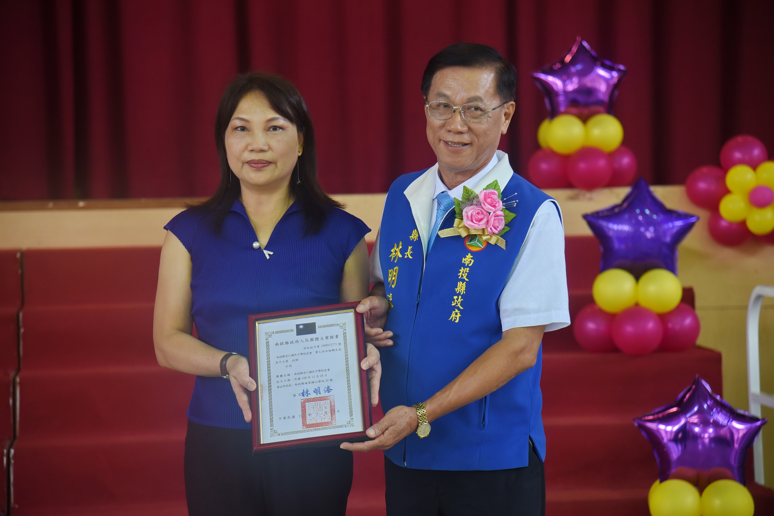 圖片-埔里宏仁國中第一屆校友會會長暨幹部就職 林縣長出席授證