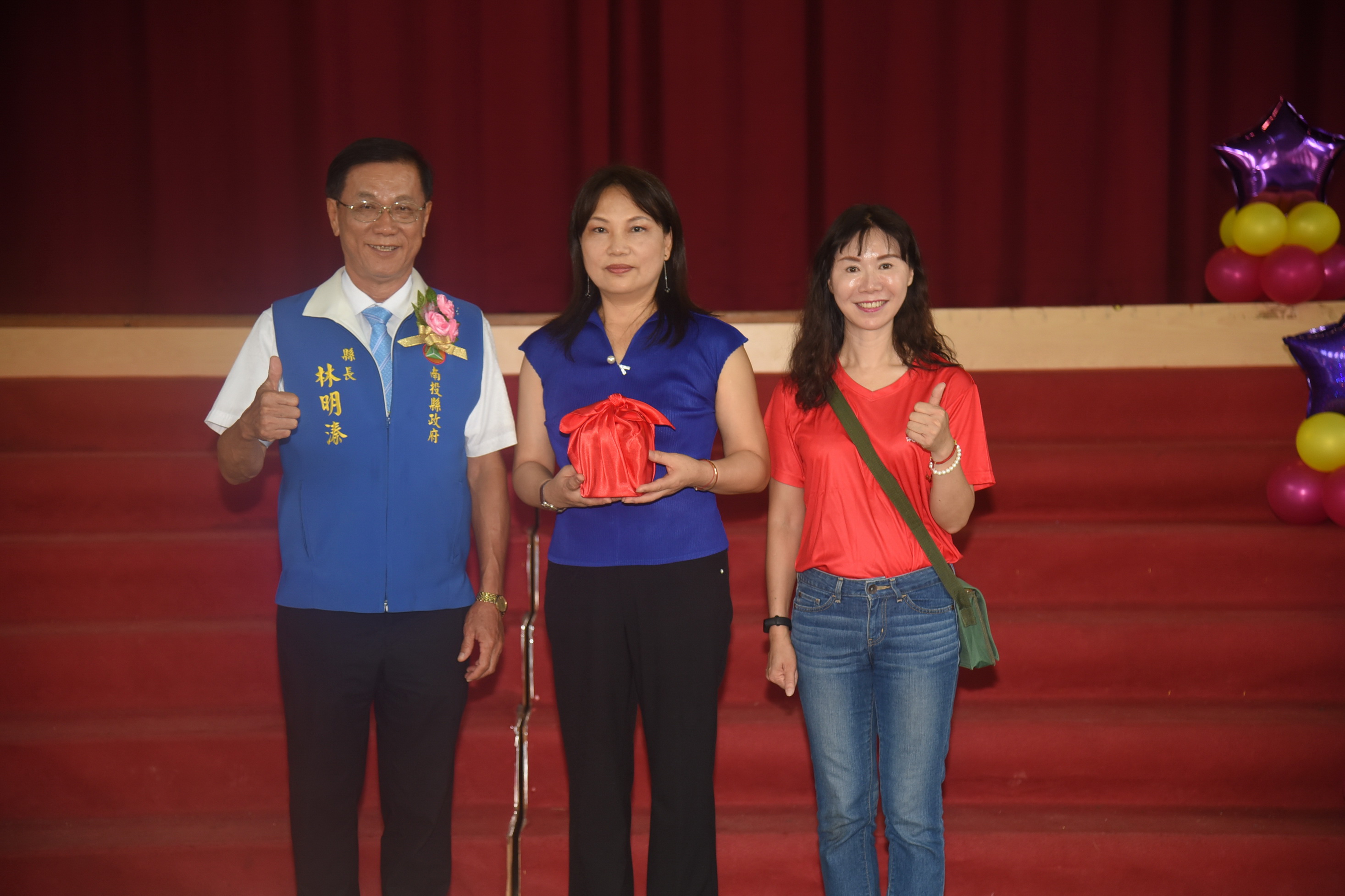 相關圖片1-埔里宏仁國中第一屆校友會會長暨幹部就職 林縣長出席授證