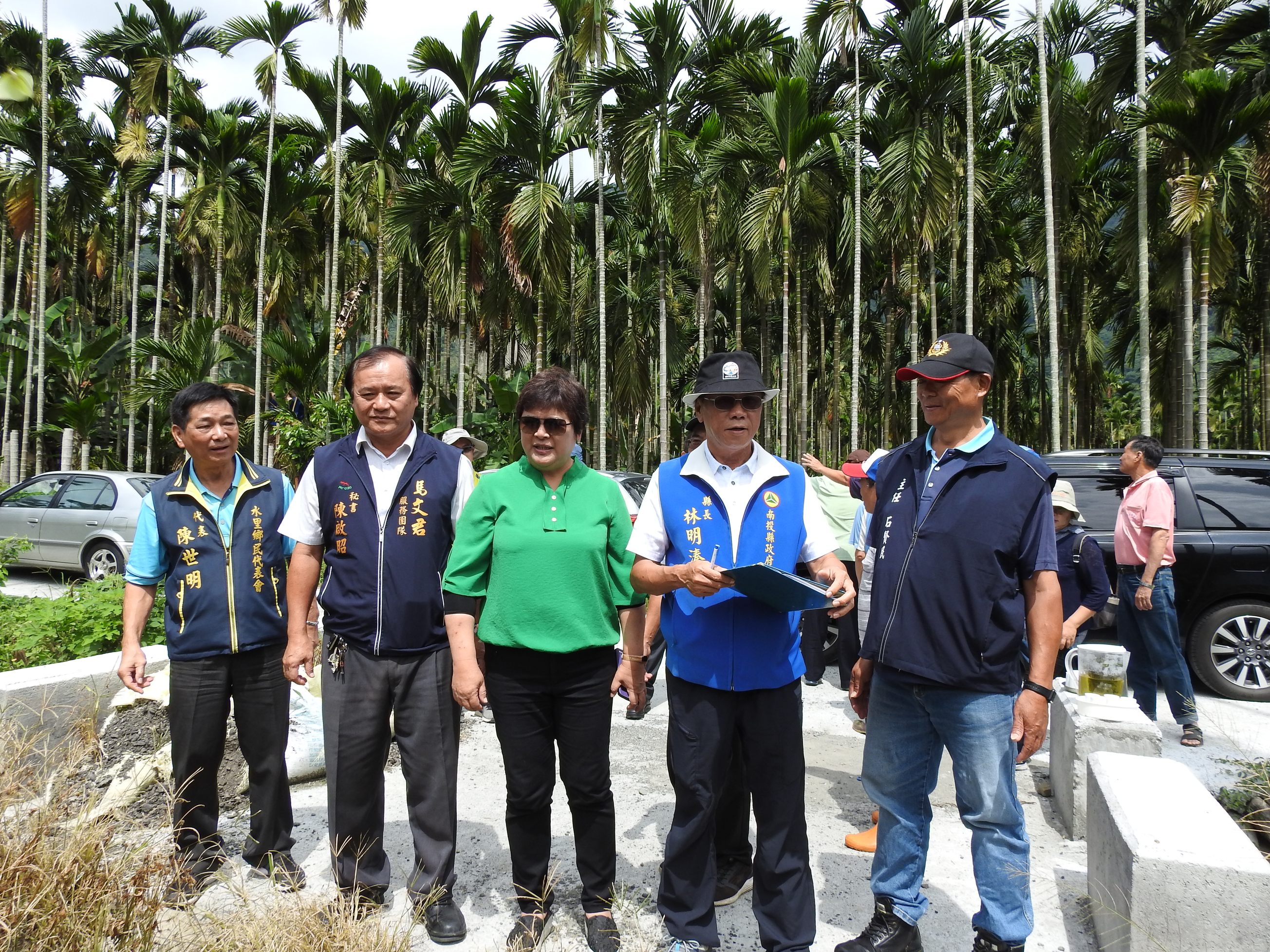 相關圖片3-水里三村農水路崎嶇危險 縣長會勘允諾立即改善