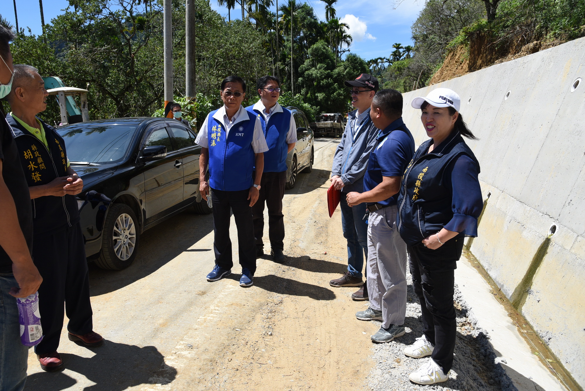 相關圖片1-林縣長會勘國姓道路  改善九份二山觀光路網