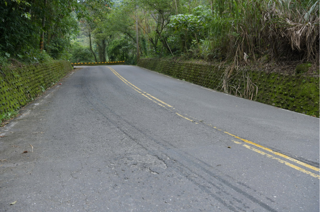 other image4-County Government Improves the Quality of County Freeway 149B to Promote the Tourism of Zhushan and Caoling  June 2