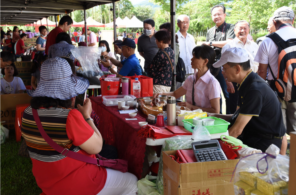 other image4-Magistrate Lin Awarded the Supreme Level Tea King at Lugu Spring Tea Exposition  June 9