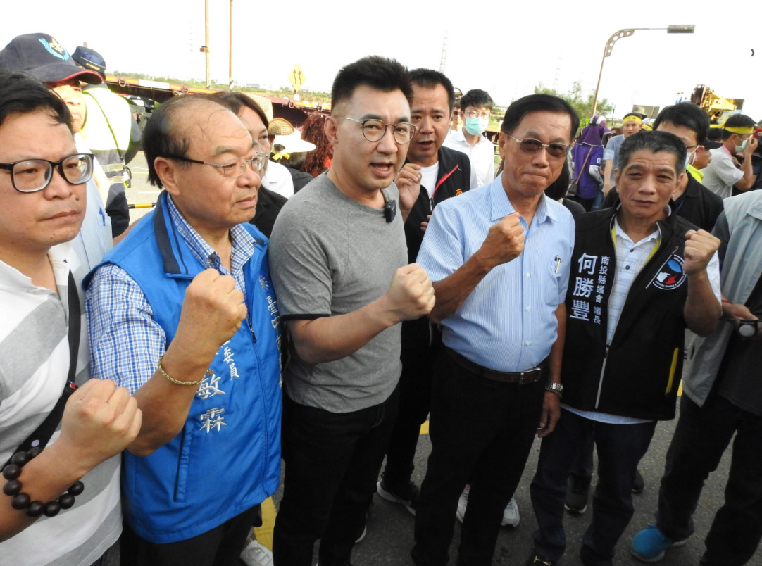 other image1-“Protect Our Lungs From Pollution  Protect the Blue Sky”  Magistrate Lin Ming-zhen Went to Taichung Power Plant to Support Hunger Strike  June 30