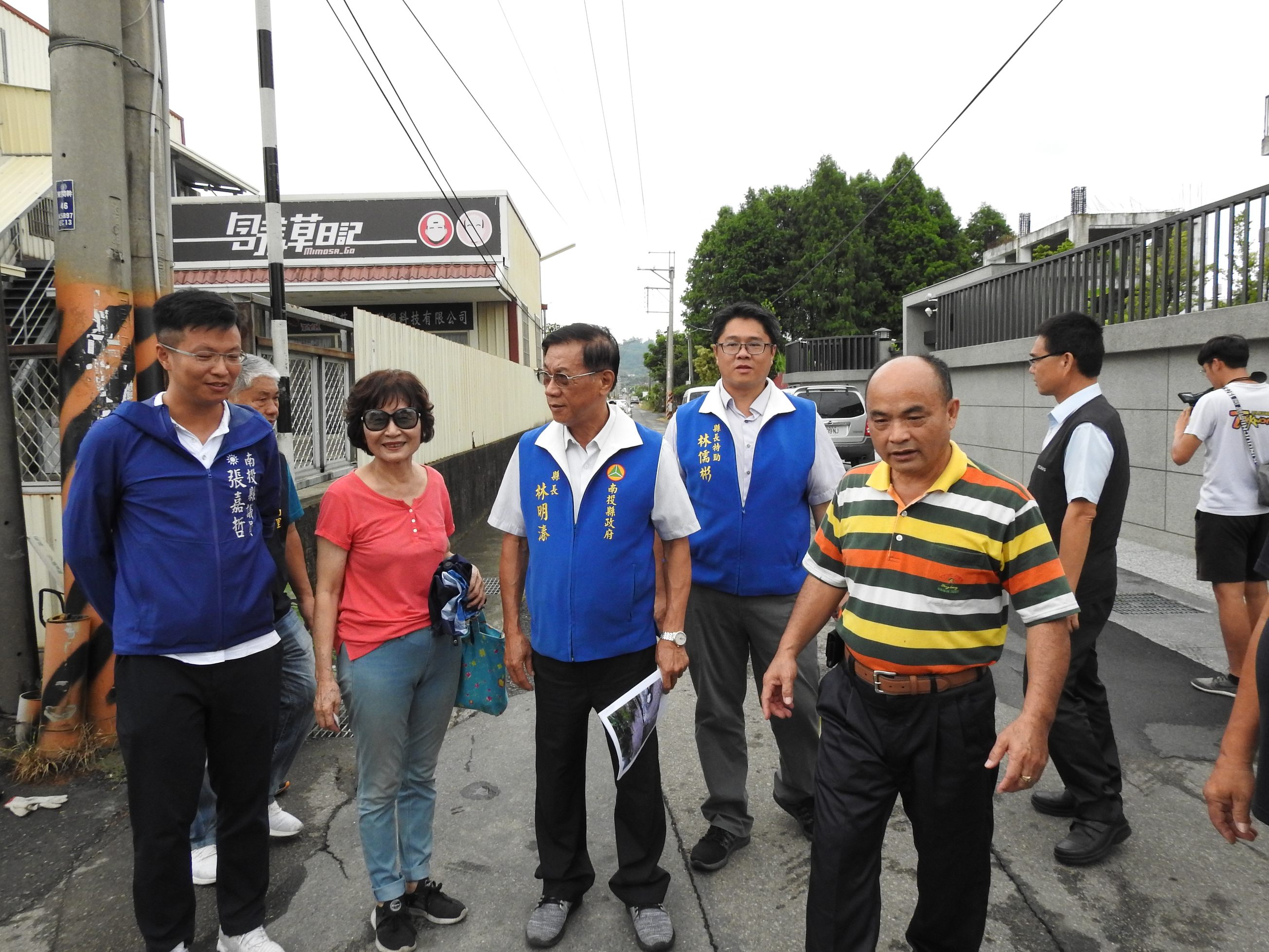 相關圖片3-南投市五里多處道路排水不良 縣長實勘允諾徹底改善