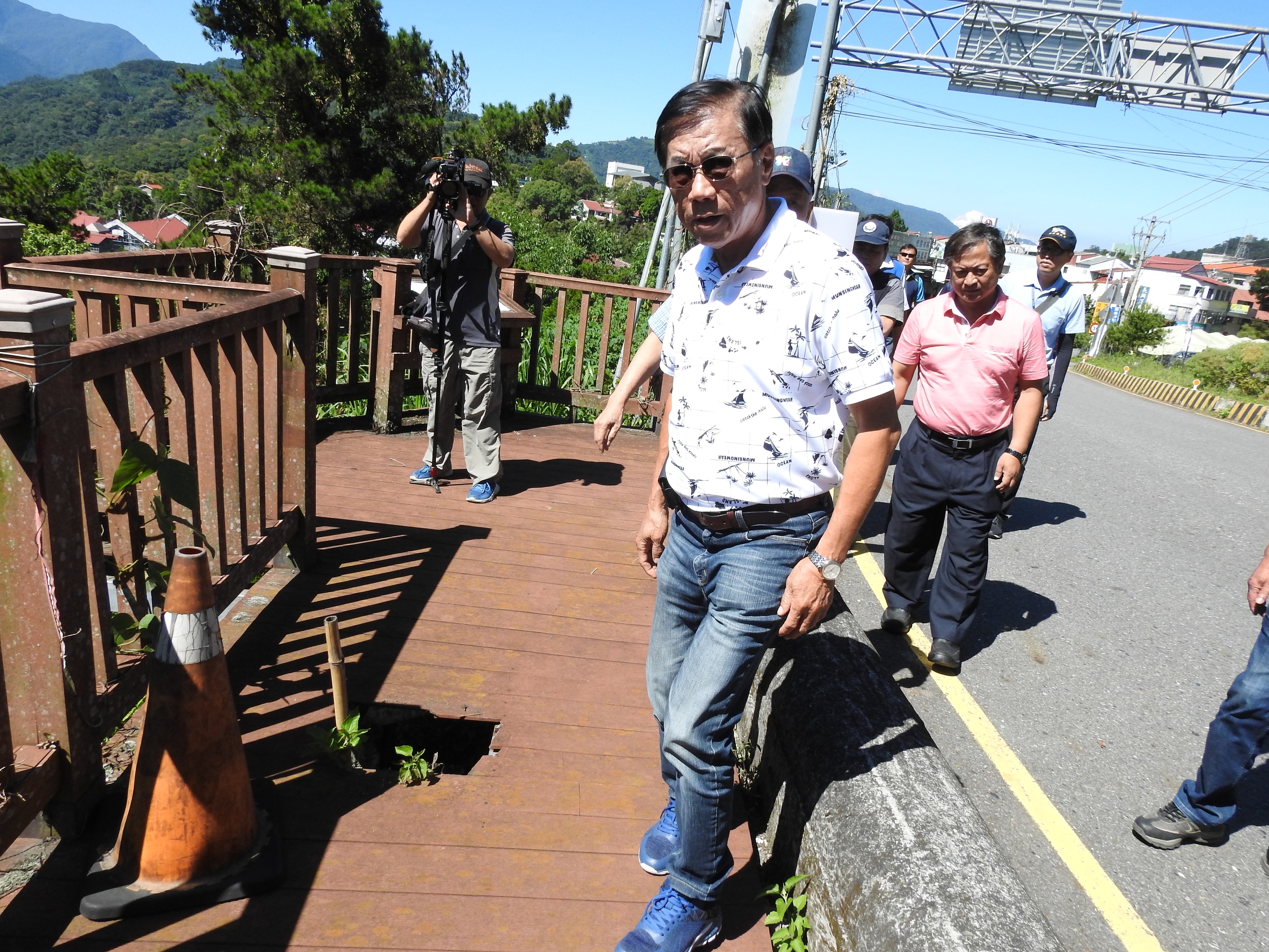 圖片-林縣長半天馳騁250公里 敲定改善仁愛鄉步道、排水及農路